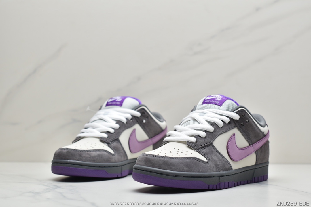 270  耐克NIKE Dunk Low Pro SB ”Purple Pigeon” 紫鸽子休闲运动滑板鞋 鞋面采用了鸽灰色麂皮搭配紫色swoosh以及大底，鞋垫还印有如同”Ash / Aqua Chalk”一样的James Arizumi特质方格图案全身麂皮质感  货号 304292-051 Size 36 36.5 37.5 38 38.5 39 40 40.5 41 42 42.5 43 44 44.5 45 ID：ZKD259-EDE