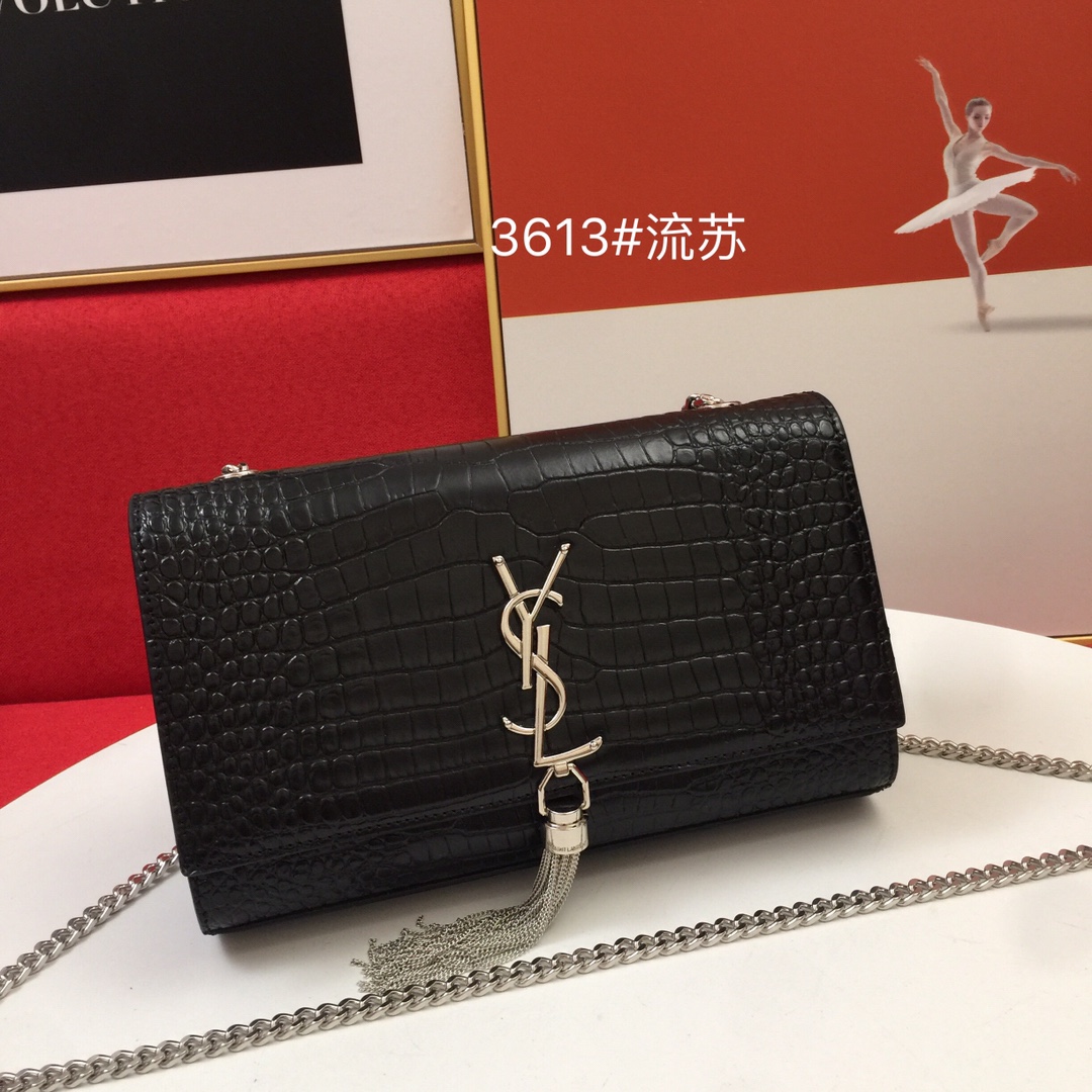 280 圣罗兰 标志正面翻盖包，配有马衔索式链条肩带、经典没流苏款，牛皮革，磁石按扣封口，内侧隔层袋，尺寸24×14.5×5.5cm，s03613，