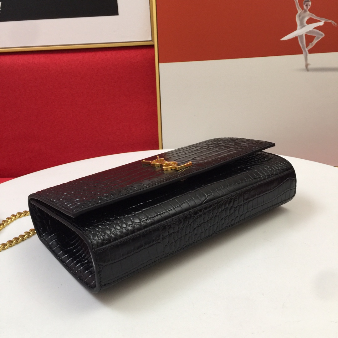 280 圣罗兰 标志正面翻盖包，配有马衔索式链条肩带、经典没流苏款，牛皮革，磁石按扣封口，内侧隔层袋，尺寸24×14.5×5.5cm，s03613，