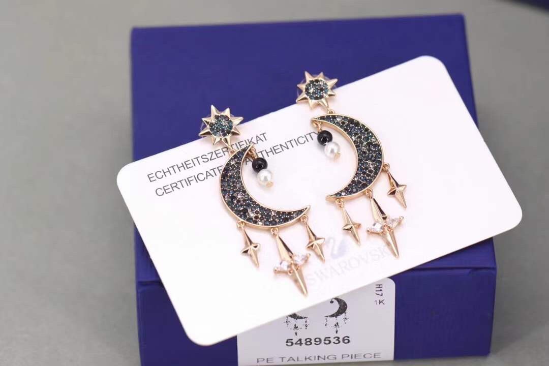 swarovski 新款星月珍珠流苏耳环最高版、高清实拍：以神秘夜空为灵感的巧妙搭配。月亮和星星象征希望