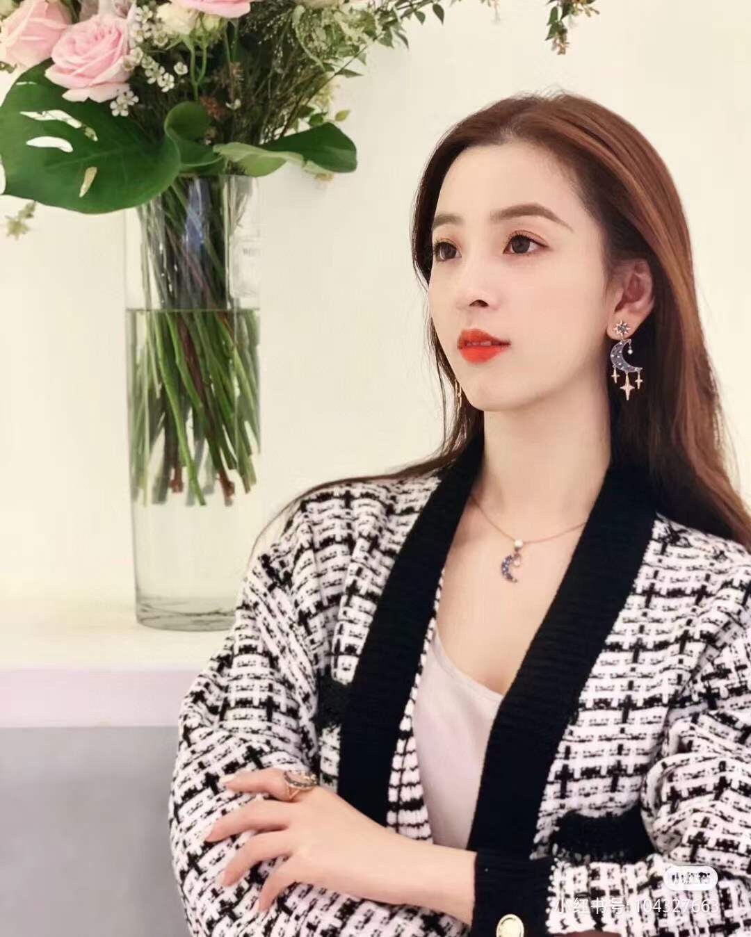 swarovski 新款星月珍珠流苏耳环最高版、高清实拍：以神秘夜空为灵感的巧妙搭配。月亮和星星象征希望