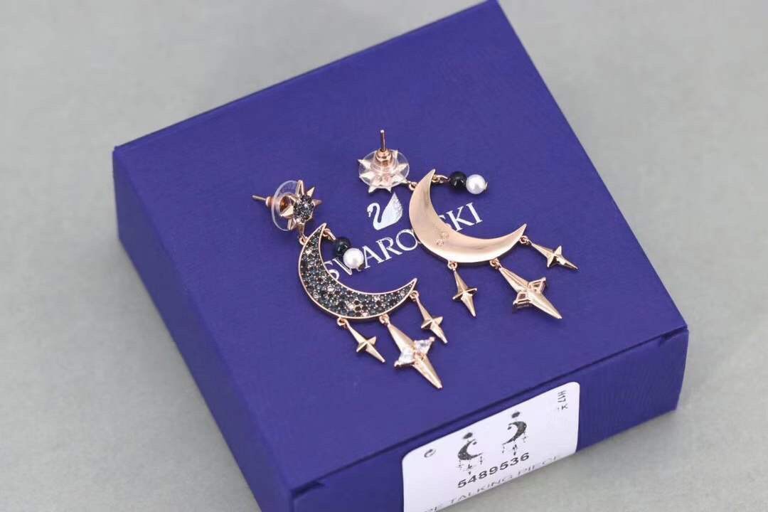 swarovski 新款星月珍珠流苏耳环最高版、高清实拍：以神秘夜空为灵感的巧妙搭配。月亮和星星象征希望
