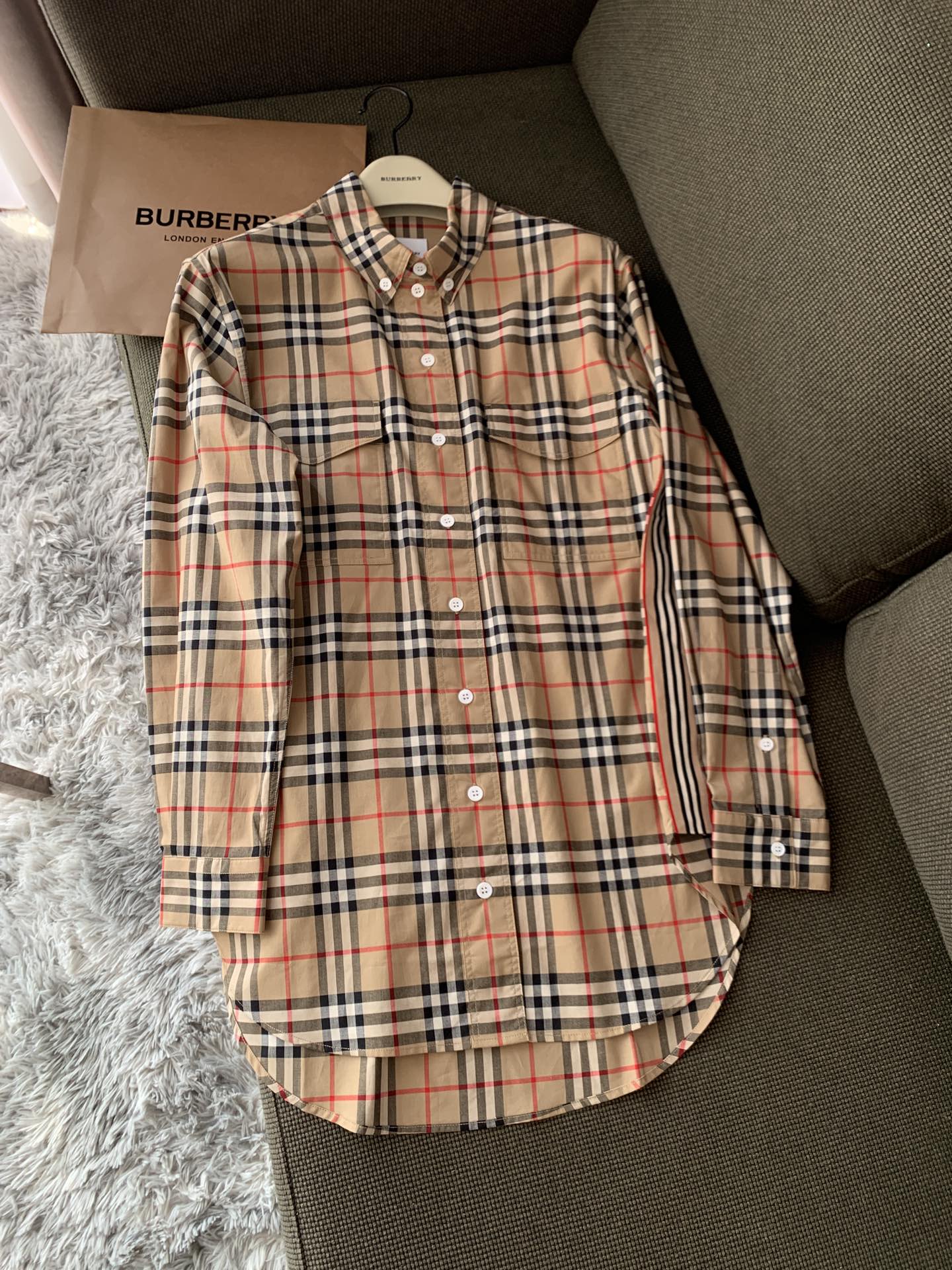 NO:318045,Loose webbing shirt # Vintage checked collar tip button loose shirt 6/8/10/12 The highest version in the market, welcome to compare, the latest models that are stress-free from ZG.,,shirts,alexander wang19860909宽松织带衬衣#  Vintage 格纹领尖扣衣领宽松衬衫 6/8/10/12 市场最高版本,欢迎对比,进出ZG无压力的最新款.,,shirts,alexander wang,Women's clothing
