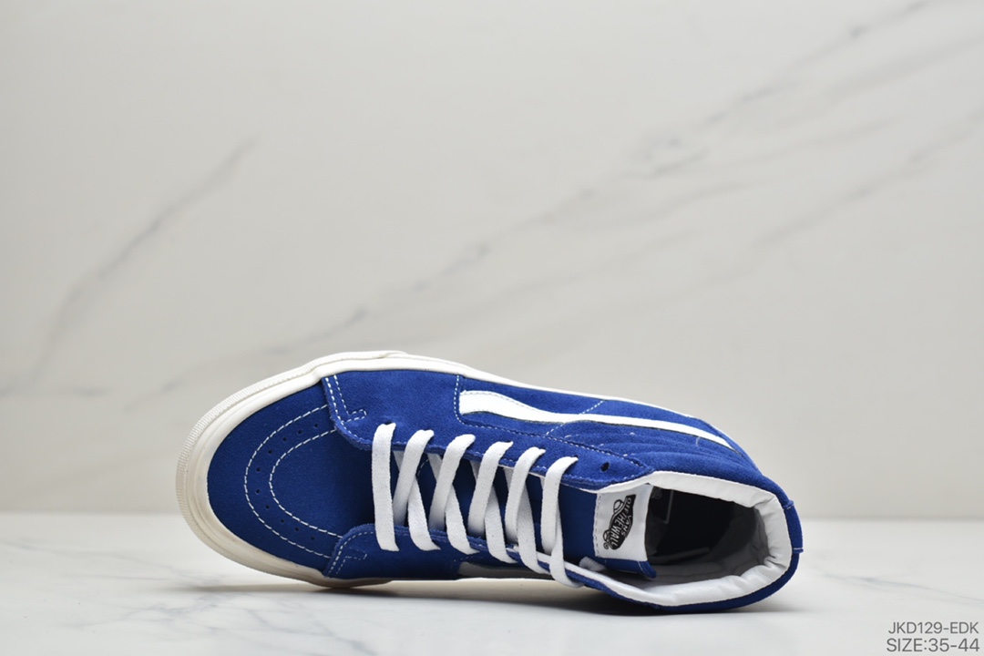160 万斯VANS范斯SK8-Hi雾霾蓝色经典系列高帮帆布男女情侣款休闲硫化板鞋VN0A4U3CX17官方2020秋冬新款，最火热神仙配色—雾霾蓝，呈现出来似蓝非蓝的颜色，低调却不失优雅。 #1:1纯原原厂硫化真标# 官方 VN0A4U3CX17 尺码：35 36 36.5 37 38 38.5 39 40 40.5 41 42 42.5 43 44 ID：JKD129-EDK