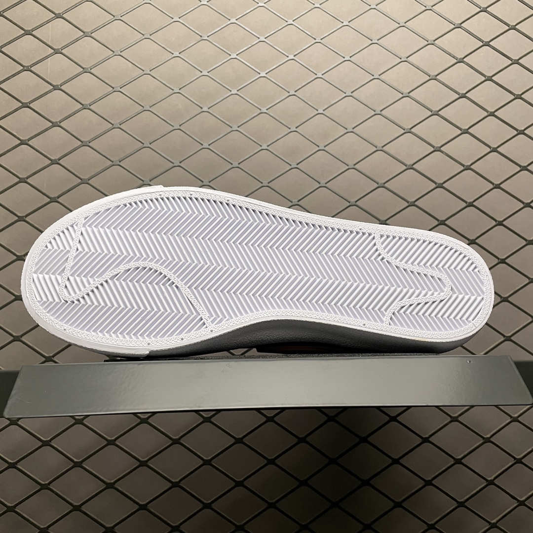 220 Nike Blazer Mid’77 Infinite 开拓者高帮休闲运动板鞋 DC1746-001