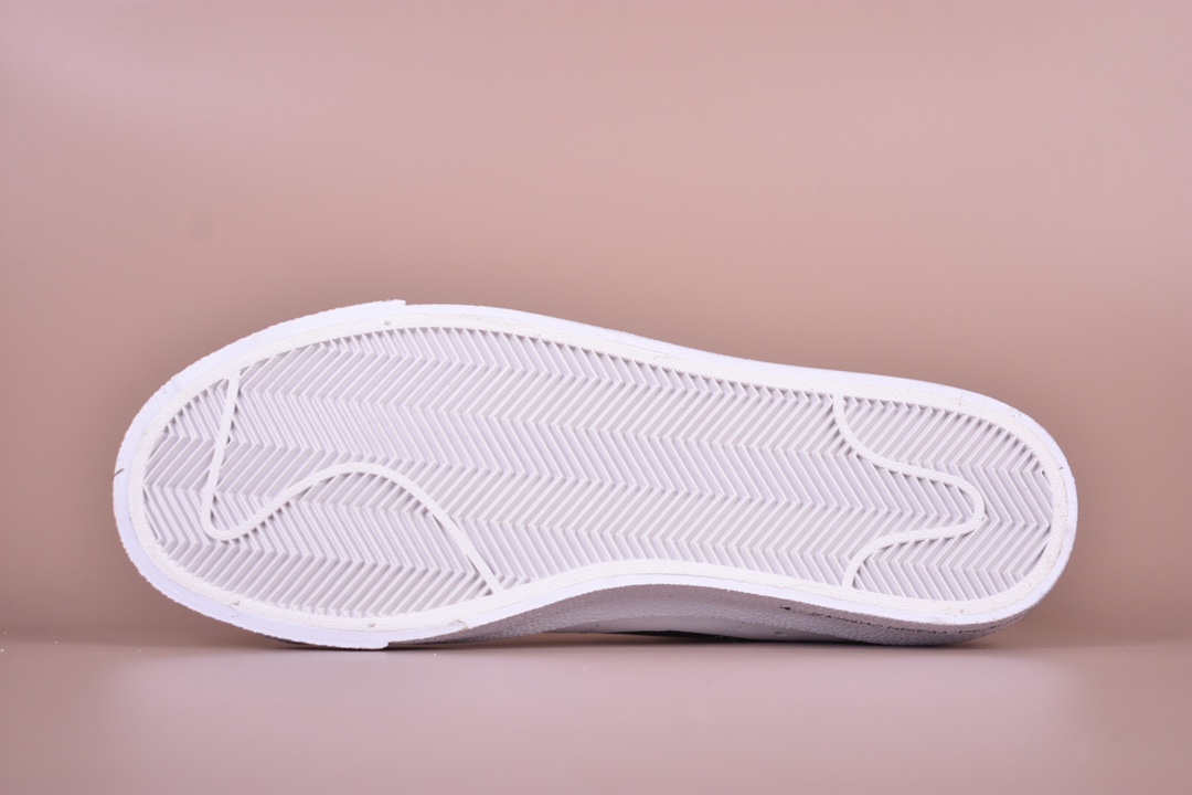 160 真硫化版本 Nike Blazer Mid ’1977 Vintage 白黑BQ6806-100-莆田鞋,莆田鞋货源,高仿鞋,高仿鞋货源,安福档口,莆田高仿鞋,莆田鞋批发,高仿鞋批发,莆田高仿运动鞋,高仿运动鞋,莆田运动鞋 160 真硫化版本 Nike Blazer Mid ’1977 Vintage 白黑BQ6806-100