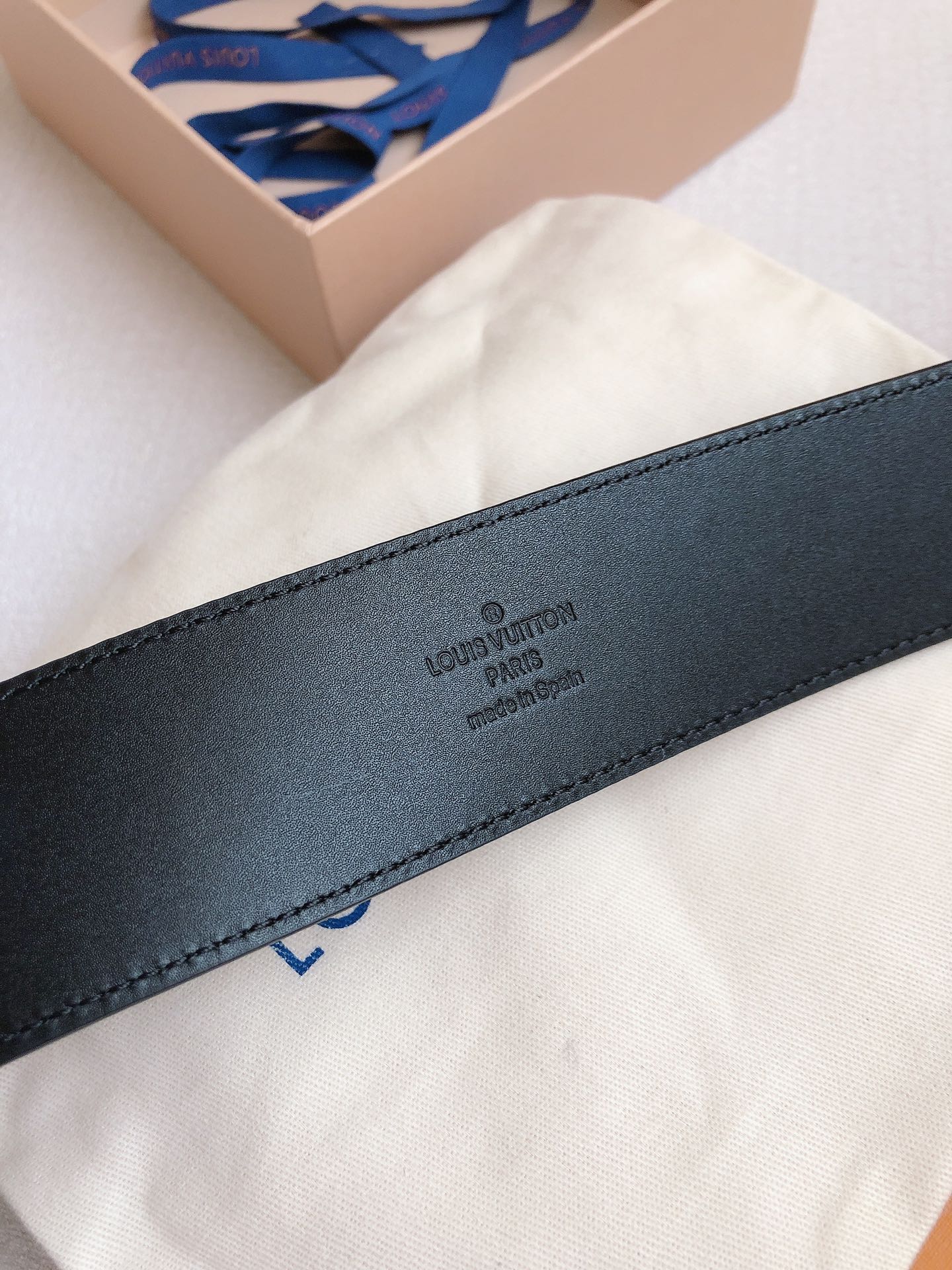  LOUlS Vuitton〖路易威登〗经典款 男士腰带 带身采用进口牛皮压格子 搭配经典扣 宽4.0c