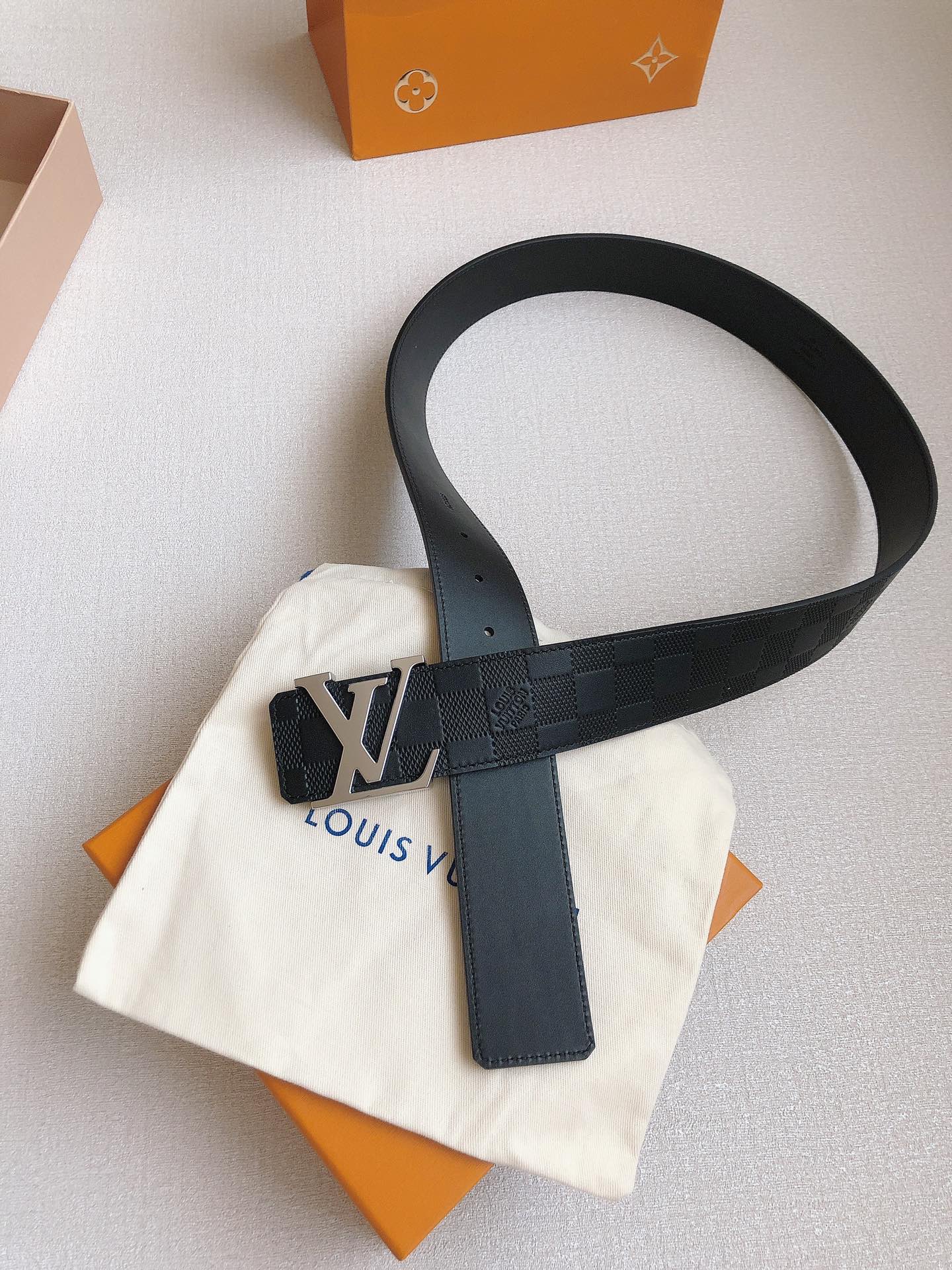  LOUlS Vuitton〖路易威登〗经典款 男士腰带 带身采用进口牛皮压格子 搭配经典扣 宽4.0c