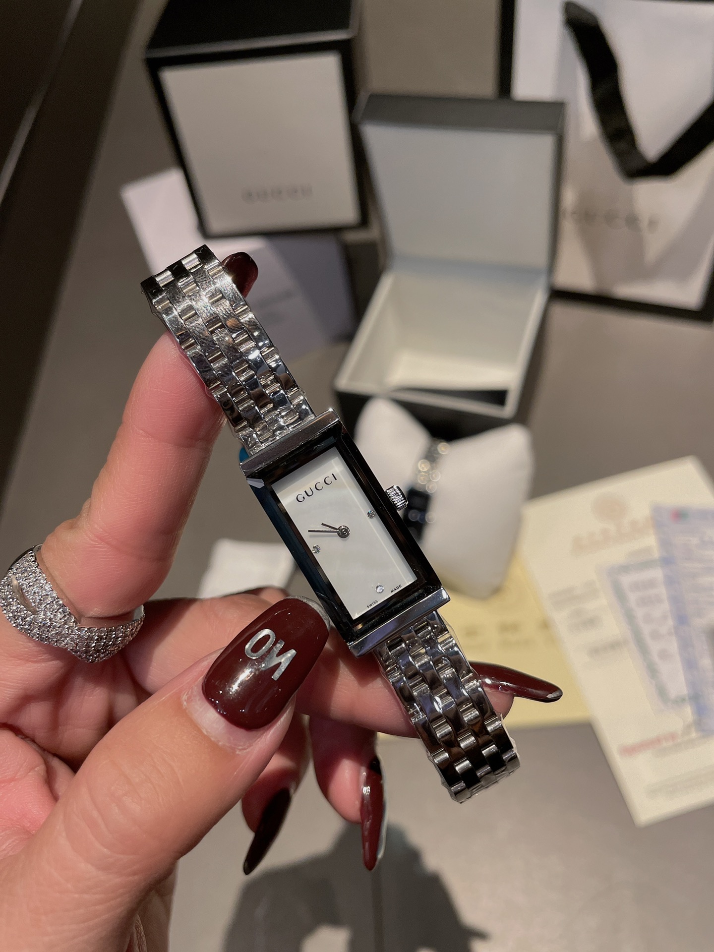 Gucci G-Frame silver case and bracelet, white mother-of-pearl dial 14mm Women's Quartz