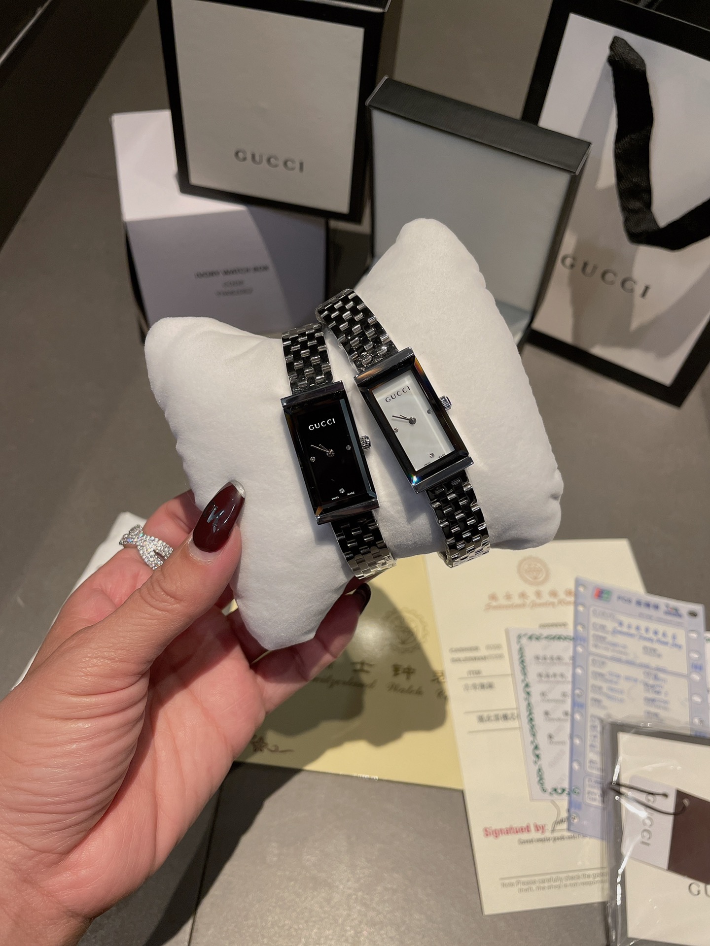 Gucci G-Frame silver case and bracelet, white mother-of-pearl dial 14mm Women's Quartz