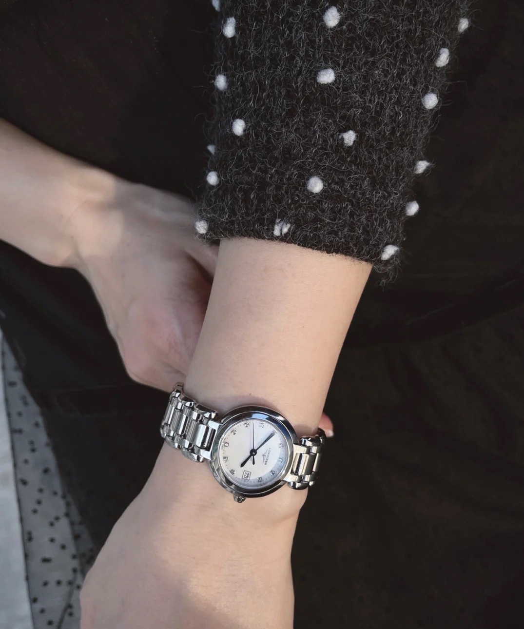 Longines 浪琴心月系列是银色之星的礼赞 简洁的表盘 令腕表轮廓更加柔和 璀璨流溢的钻石