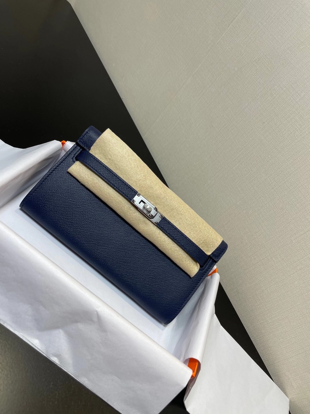 NO:699626,Half-hand ready stock Kelly WOC's best-selling model, everyone must pay for it, practical, multi-purpose, detailed picture, color sapphire blue, synchronized counter wax thread sewing A-grade ESOM leather [ready stock] (dimensions length 20.5 x width 11 x thickness 2 cm)  Kelly crossbody bag, with shoulder strap, 4 card slots, 2 bill pockets, 1 central zipper coin purse, perfect with a small card holder, Hermes, hermes, wallets, satchels, crossbody bags, Hermes,19860909半手现货 Kelly woc热销款,每个人必收款,实用,多用处,细节图 颜色宝蓝,同步专柜蜡线缝制 A级ESOM皮【现货】（尺寸长20.5 x 宽11x 厚2厘米） 凯丽斜挎包,有肩带,4个卡槽,2个钞票口袋,1个中央拉链零钱包,配上小卡包再佳,爱马仕,hermes,wallets,satchels,crossbody bags,Hermes,,Bag