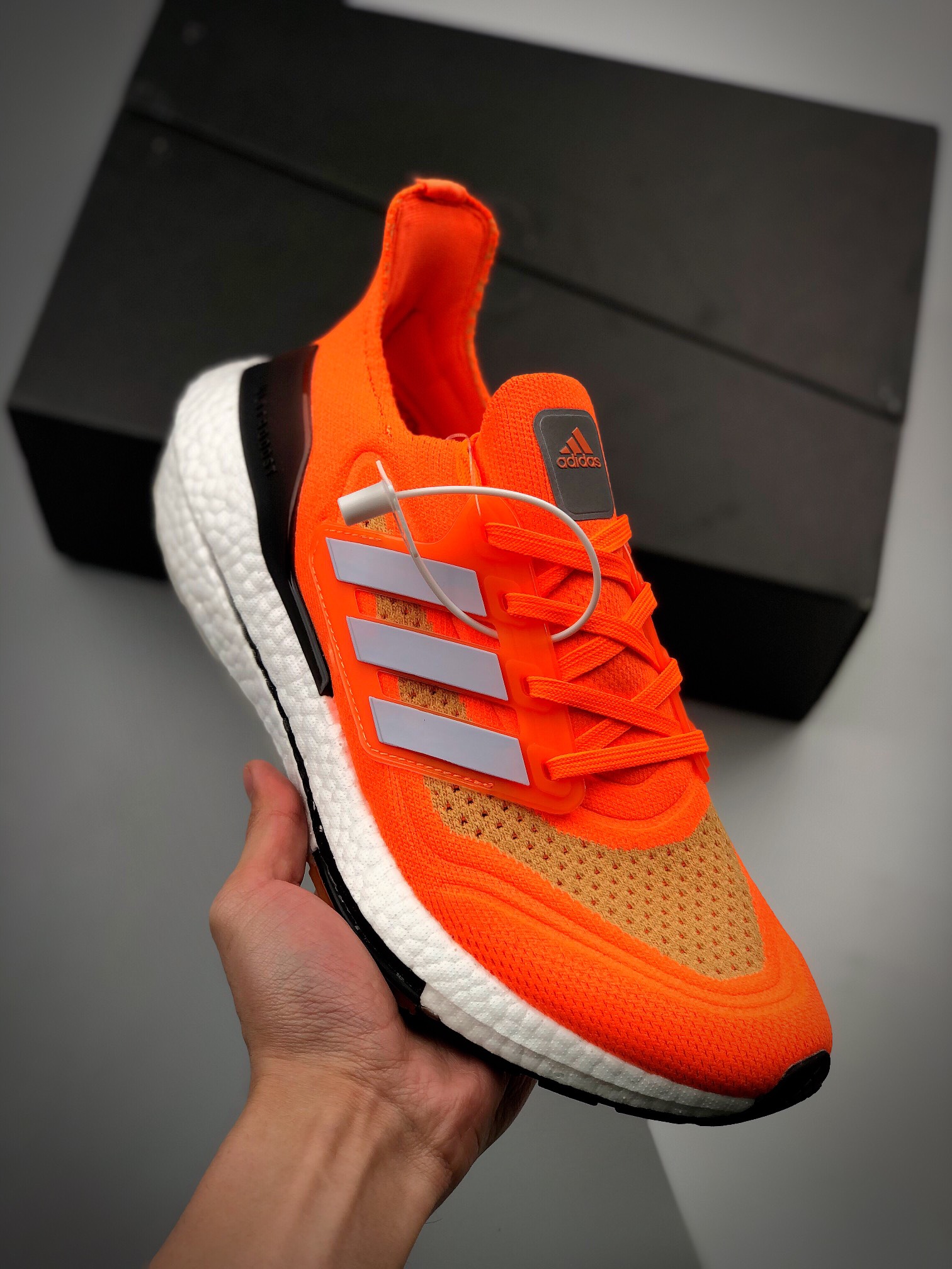 Ultra Boost 7.0 Naranja sol Disponible en tiendas Lanzamiento real fotografiado En comparación con el anterior, aumenta…