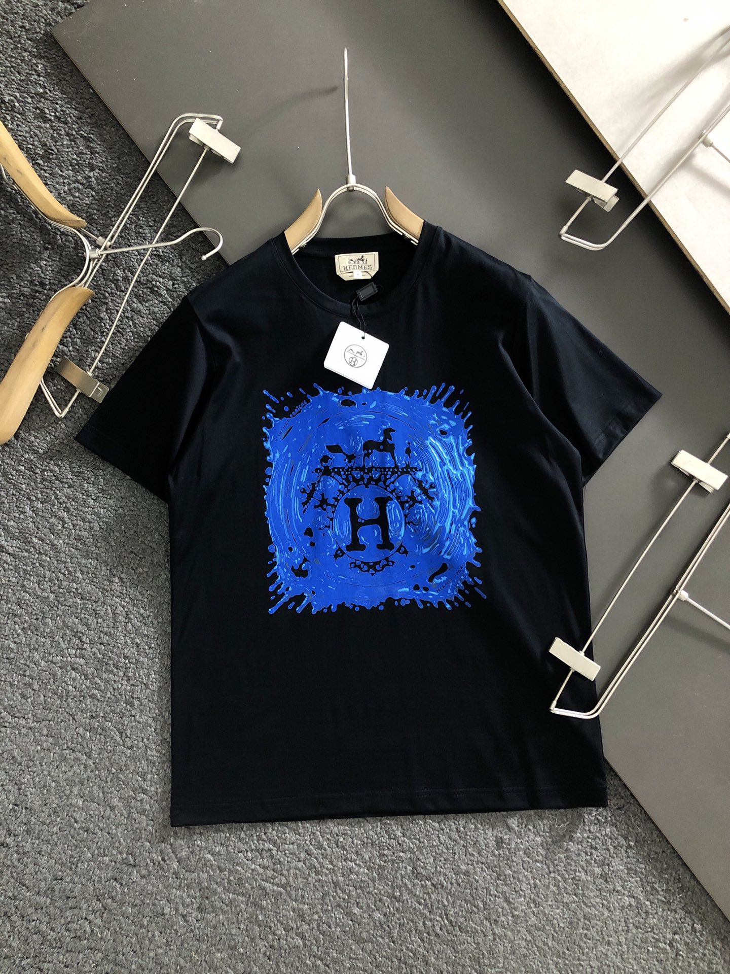 Camiseta de manga corta con estampado de Hermès, lo último de 2024, de alta calidad, original de tienda, con excelente …