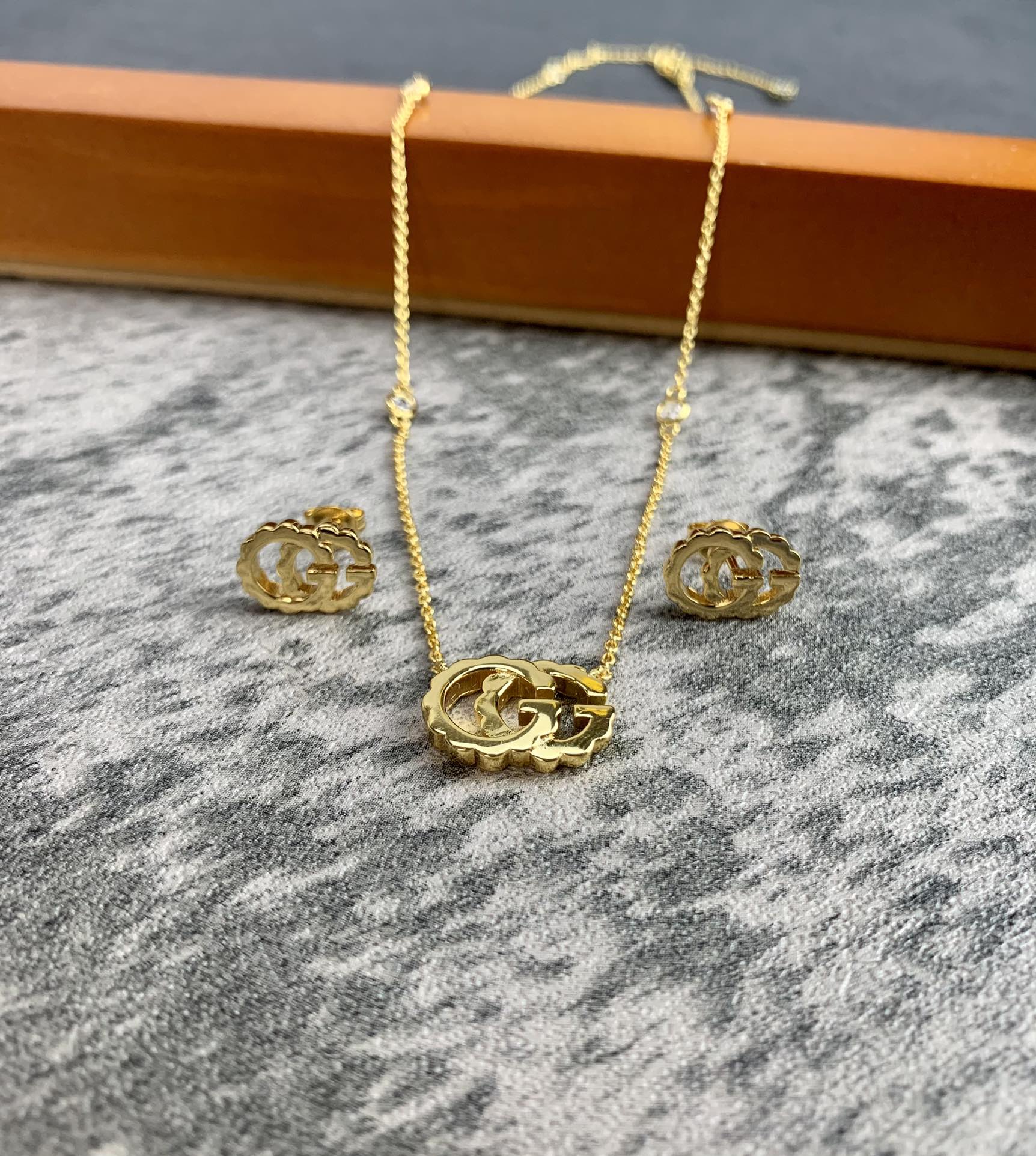 Gucci 双g 项链双g是gucci 的灵魂 超有气质 低调奢华有内涵 而且超级百搭 包哥哥 Vip奢站 Gucci 双g 项链双g是gucci 的灵魂 超有气质 低调奢华有内涵 而且超级百搭 包哥哥 Vip奢站