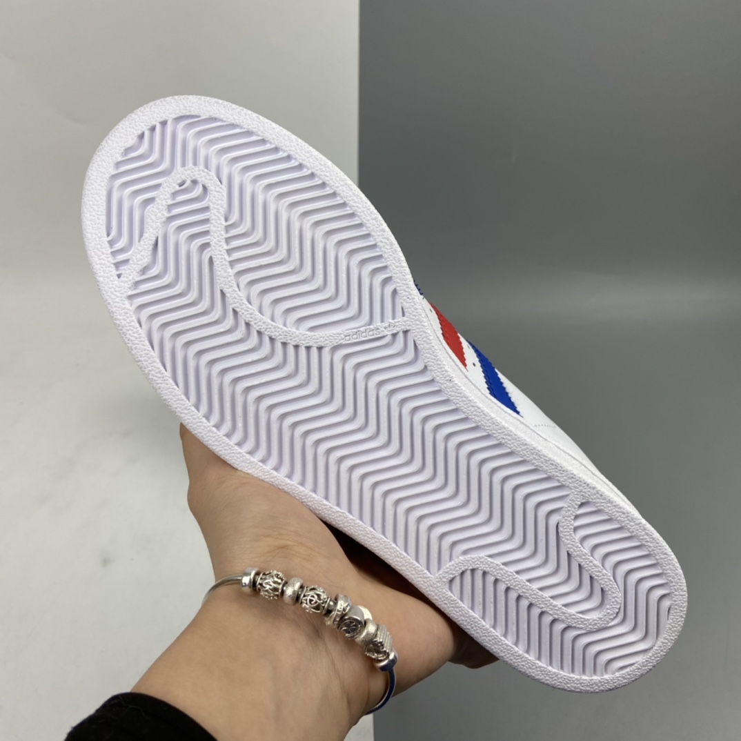 150 Adidas Superstar 贝壳头休闲运动休闲板鞋 BB2246