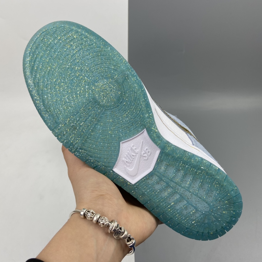 350 Sean Cliver x Nike SB Dunk Low Pro”White/Psychic Blue-Metallic Gold” 雾霾蓝白金钩水晶底 DC9936-100