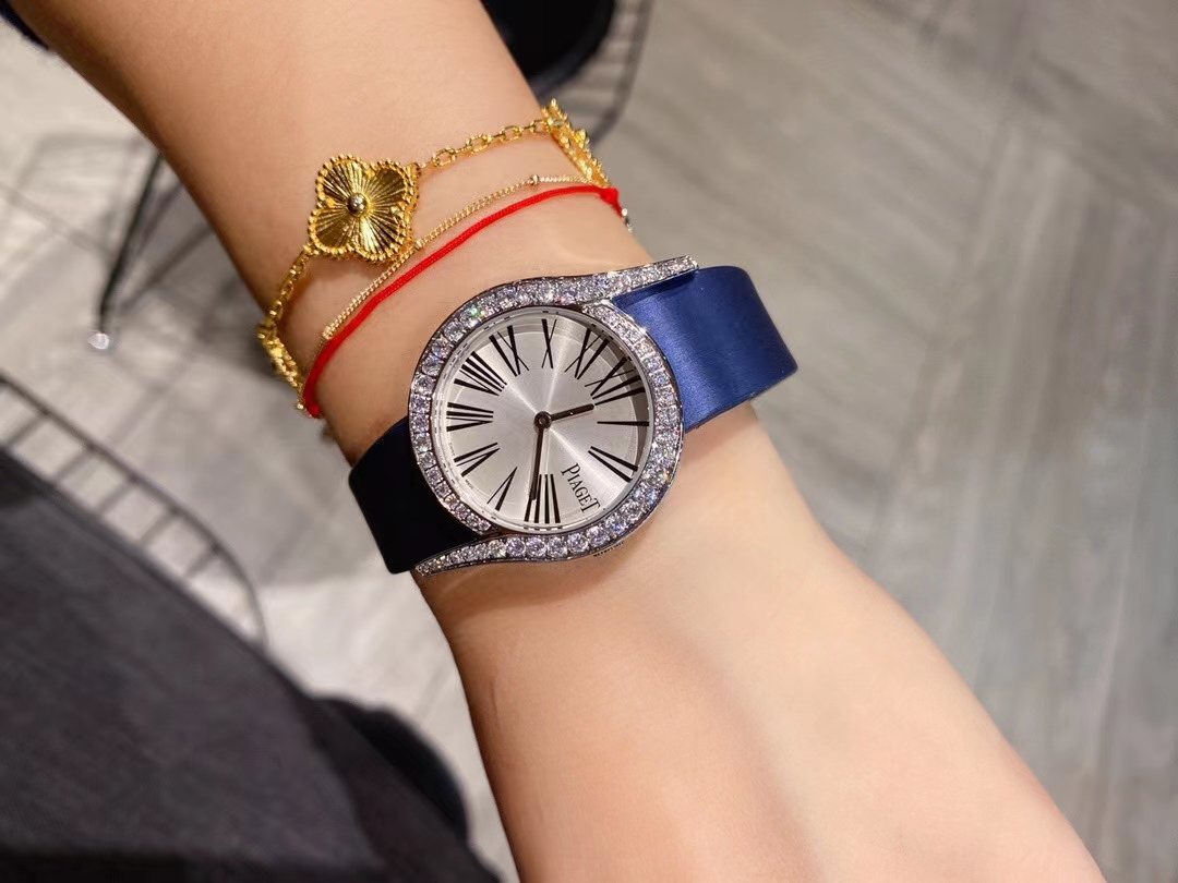 Piaget 伯爵69式镶钻女表 每颗钻都很大颗 很饱满 真正的珠宝镶 物美价廉 超越市场货 走颜值路线的伯爵女表