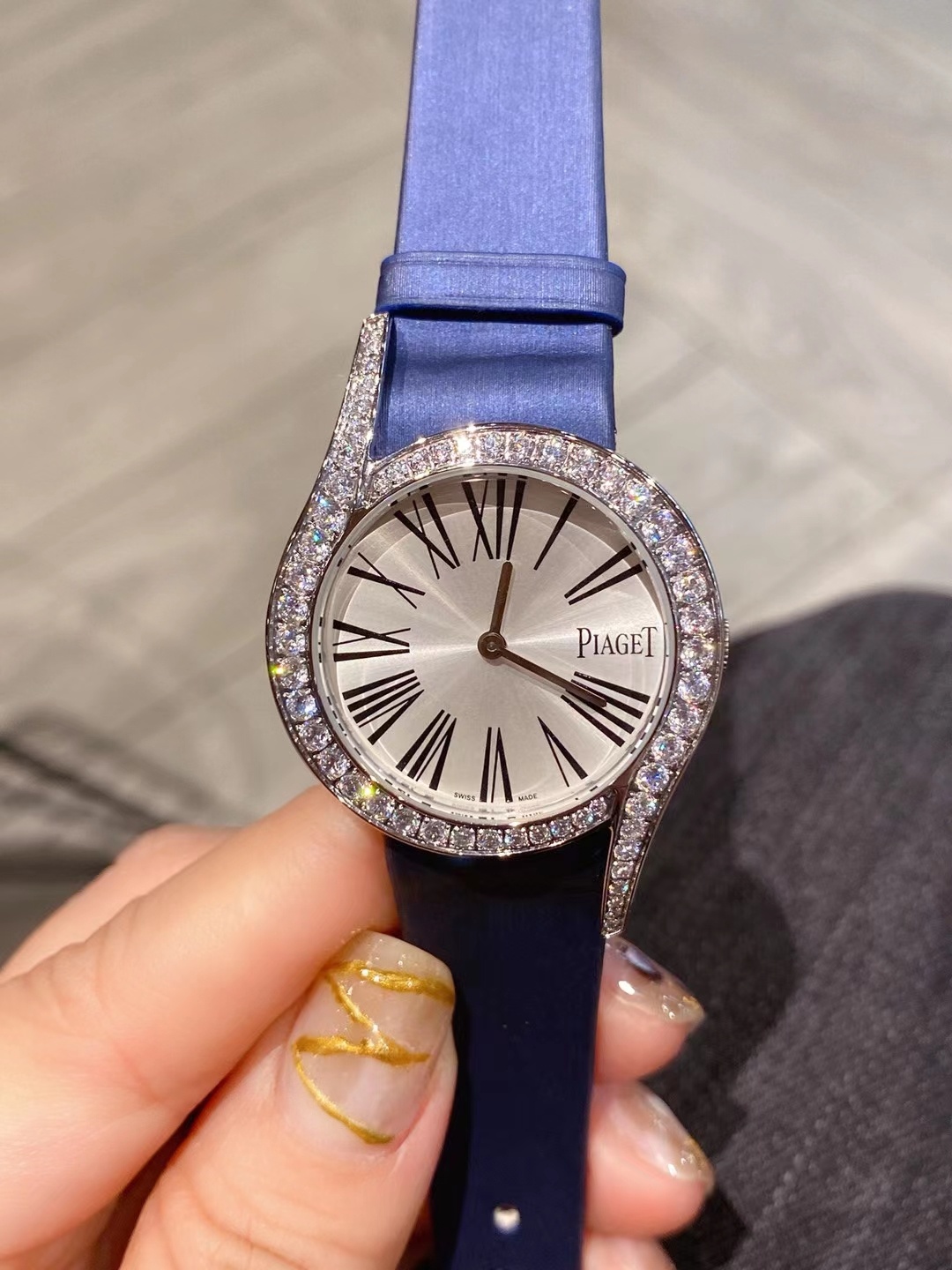 Piaget 伯爵69式镶钻女表 每颗钻都很大颗 很饱满 真正的珠宝镶 物美价廉 超越市场货 走颜值路线的伯爵女表