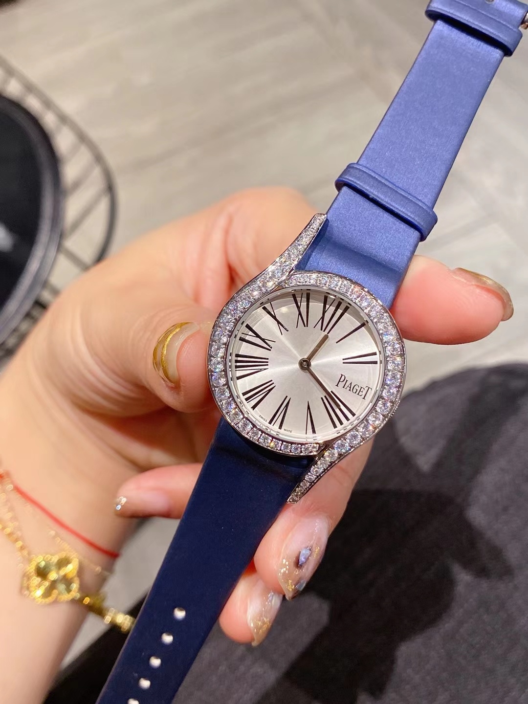 Piaget 伯爵69式镶钻女表 每颗钻都很大颗 很饱满 真正的珠宝镶 物美价廉 超越市场货 走颜值路线的伯爵女表