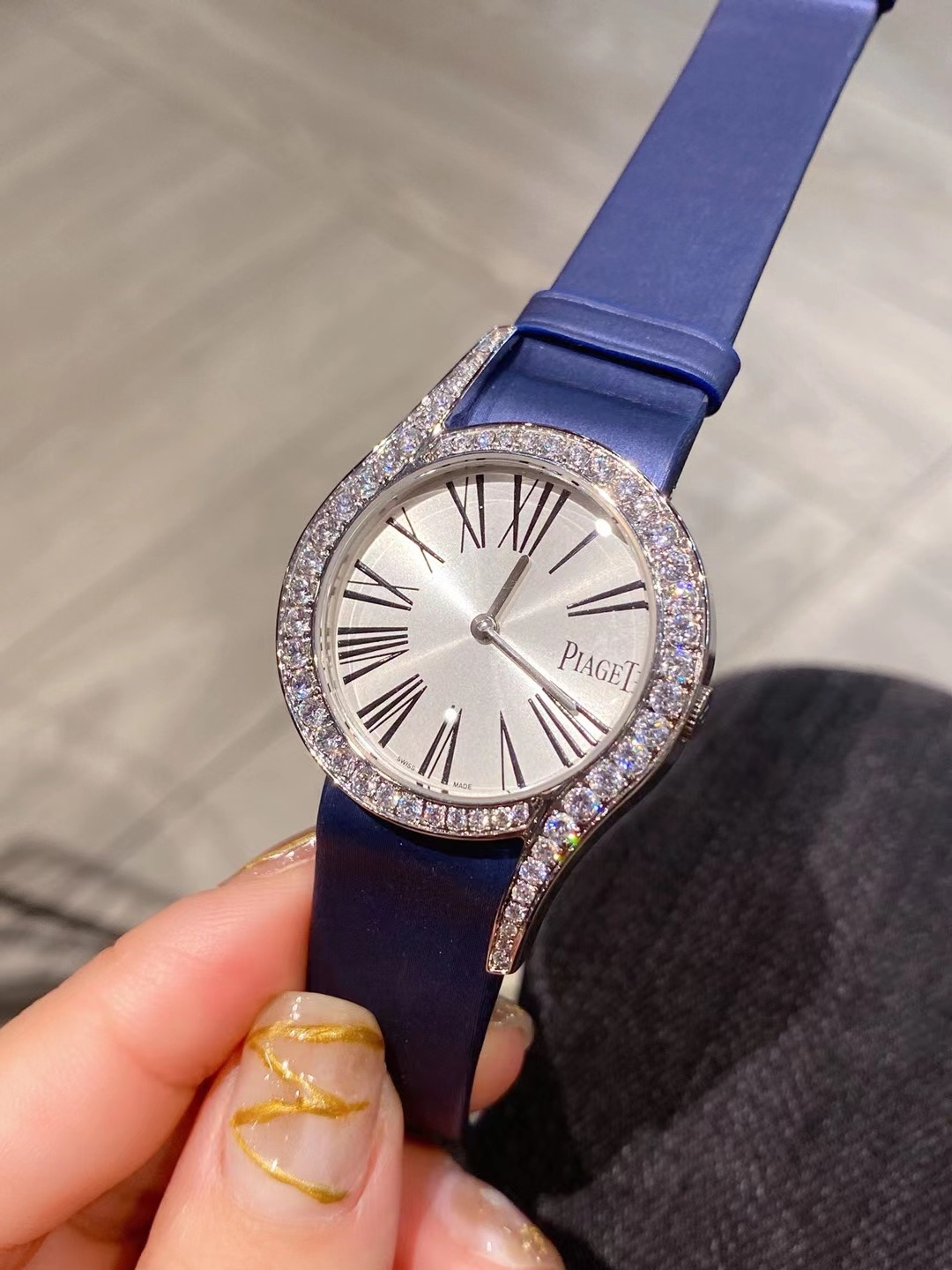 Piaget 伯爵69式镶钻女表 每颗钻都很大颗 很饱满 真正的珠宝镶 物美价廉 超越市场货 走颜值路线的伯爵女表