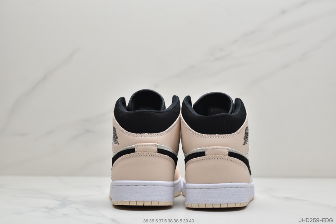 190  乔丹/Air Jordan 1 Mid AJ1 乔1 中帮搭百休运闲动板鞋BQ6472-800