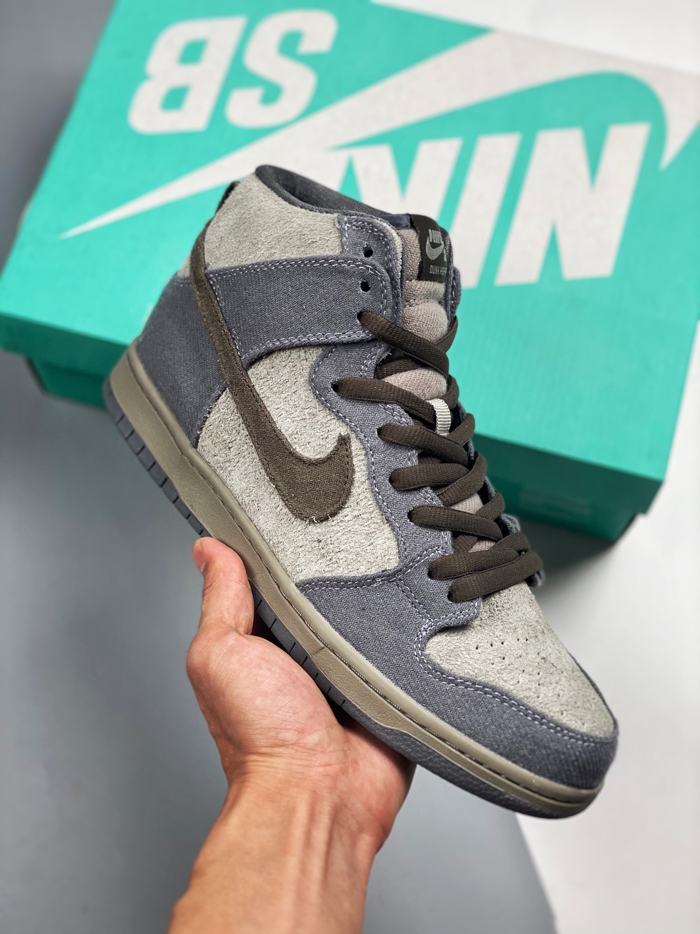 Nike SB Dunk High Tauntaun灰色 大厂纯原出品 #原厂织唛标 一致匹配原版 #全市场唯一正确鞋带绑法 #原楦原纸板开发 匹配原版98%以上 #后跟垫棉独家呈现 后跟反口里弧度正确 #全新后跟电绣 电绣针数与正品一致…