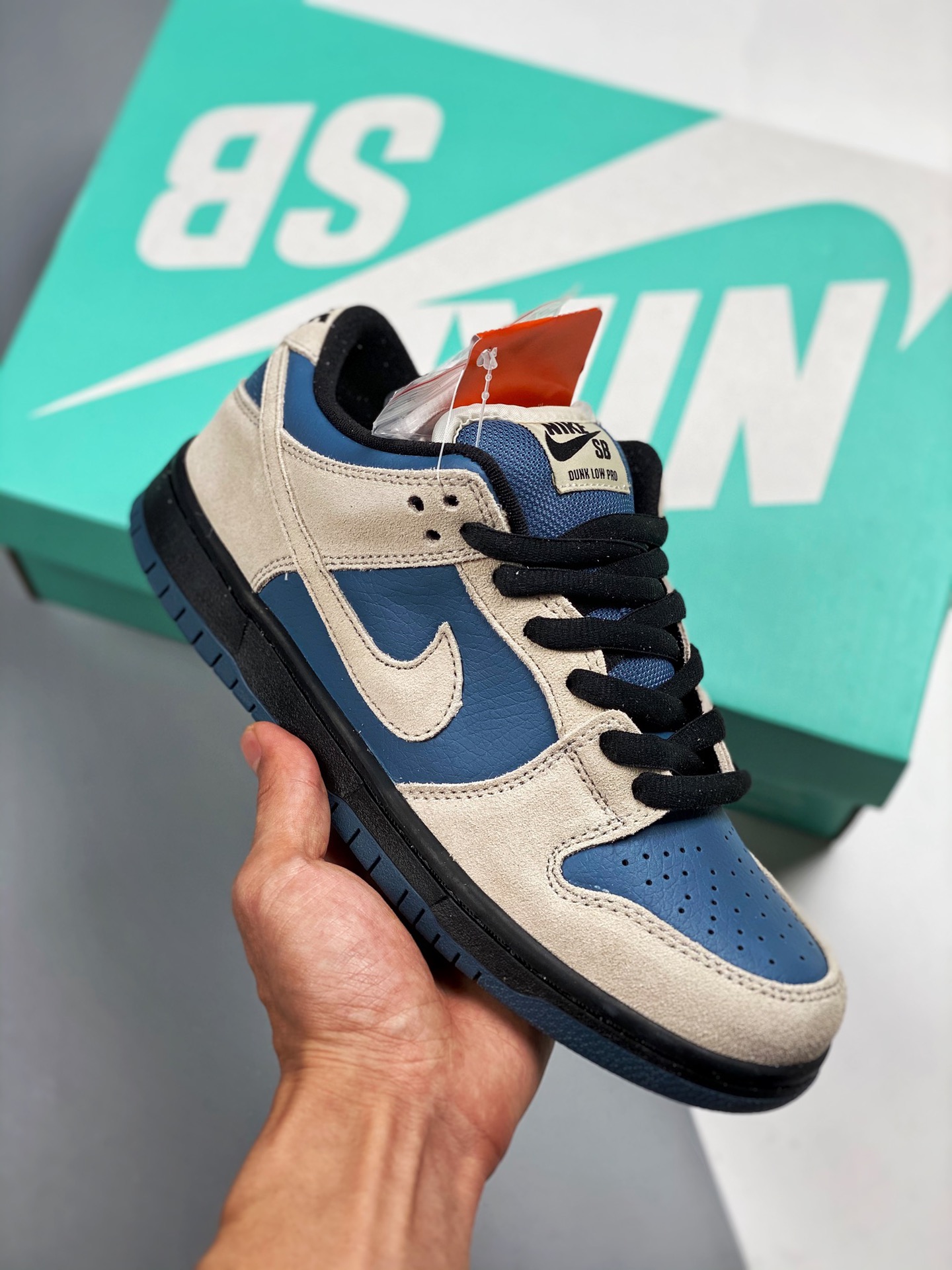 NK SB Dunk Low Pro 蓝白 纯原生产线 #原厂织唛标 一致匹配原版 #全市场唯一正确鞋带绑法 #原楦原纸板开发 匹配原版98%以上 #后跟垫棉独家呈现 后跟反口里弧度正确 #全新后跟电绣 电绣针数与正品一致 #原厂皮料Pr…