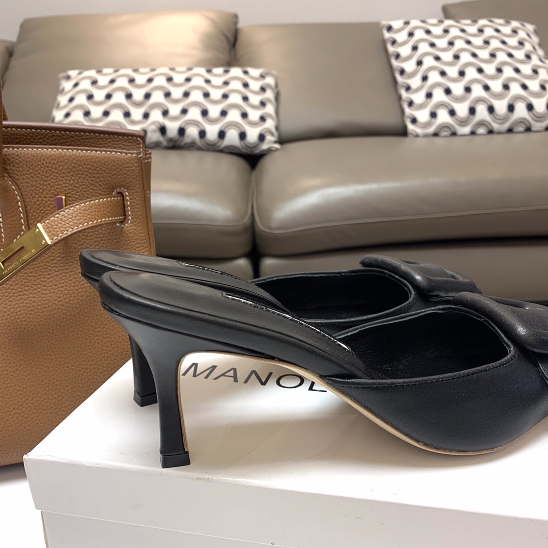 Manolo Blahnik Black Leather Mules with Buckle Detail - Elegant and Chic 4 i1615011727 4409 2