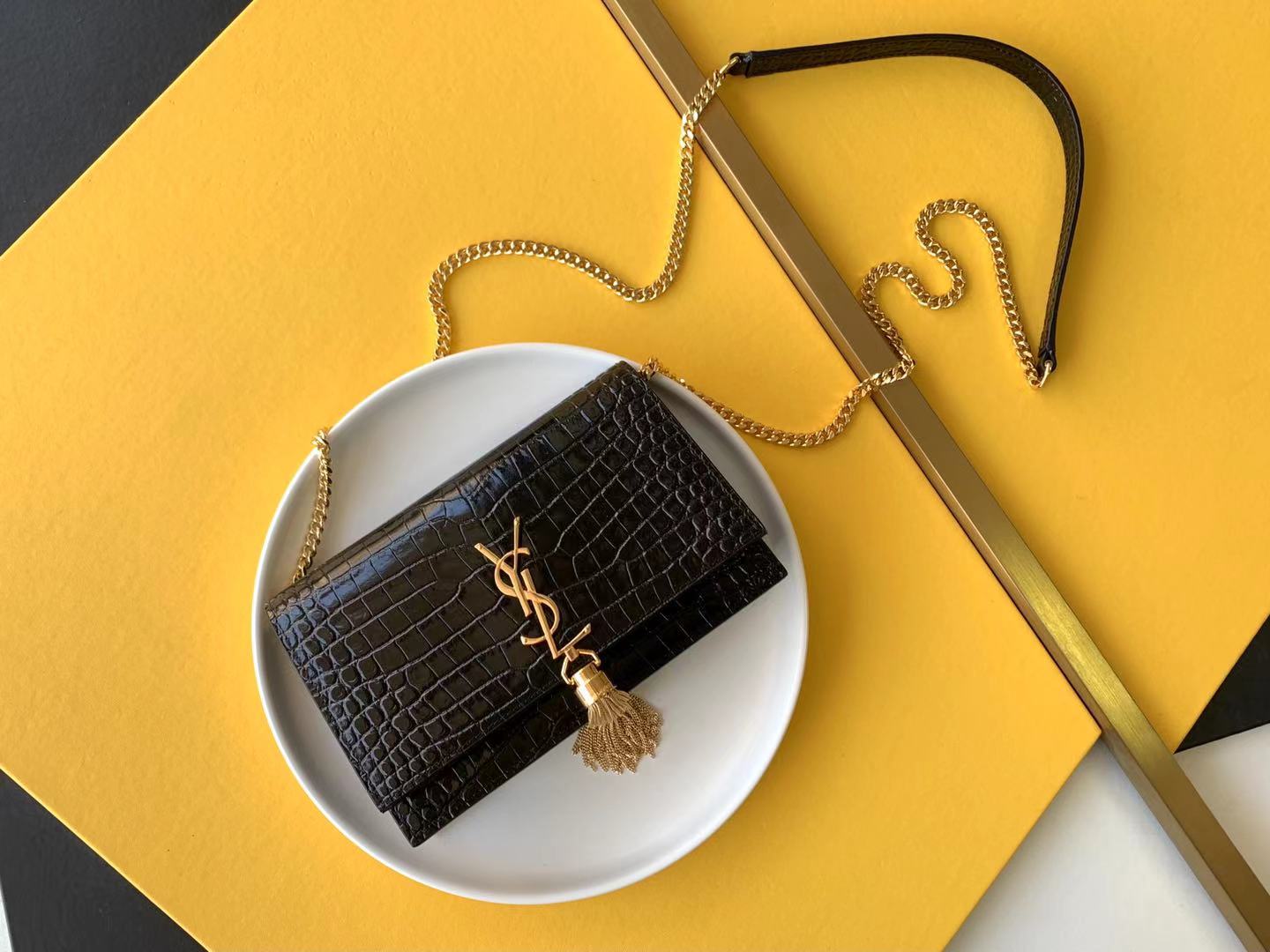 Tassel Chain Bag Card Slots Coin Pocket Magnetic Lock Metal Logo