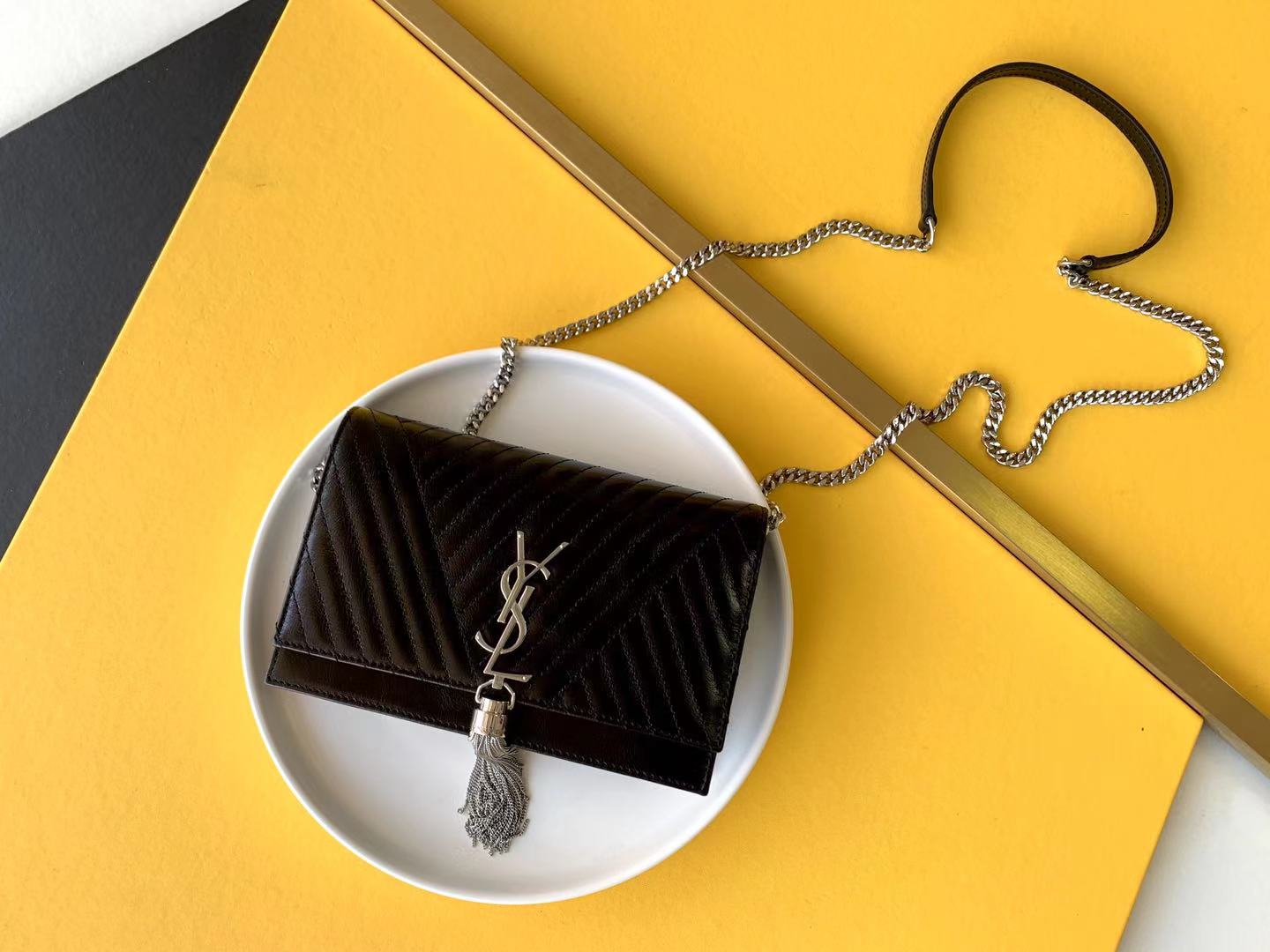 Tassel Chain Bag Magnetic Lock Card Slots Coin Pocket Bill Compartment