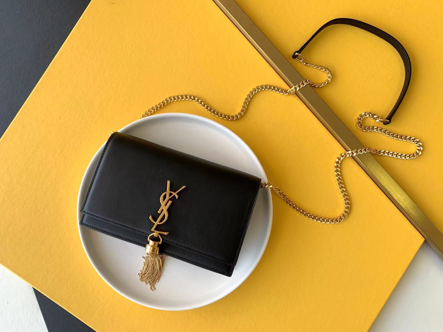 Tassel Chain Bag Magnetic Lock Card Slots Coin Pocket Bill Compartment