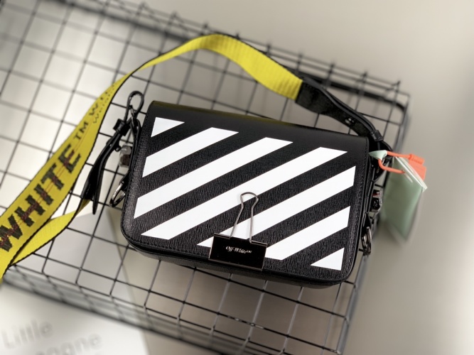 Off-White Zebra Stripe Binder Clip Black Leather Crossbody Bag, 18 cm 1 Off-White Zebra Stripe Binder Clip Black Leather Crossbody Bag, 18 cm