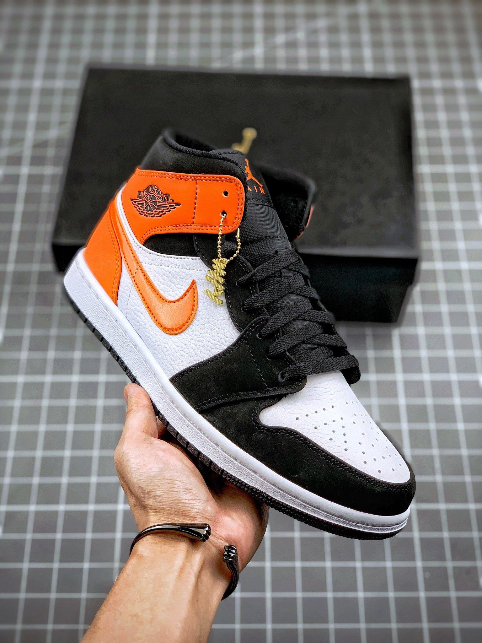 HY puro original Air Jordan 1 Mid blanco y naranja, AJ1 zapatilla casual de caña media, sin rival en el mismo rango de …
