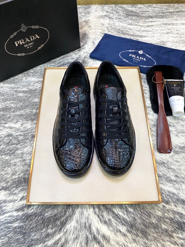 NO:349959,Absolute top-notch goods, no pressure to enter and exit the counter, the price of the counter is 28,000 yuan... Another upgraded version of Prada P family [Crocodile belly] Aristocratic special supply [Spot] Top-notch [Whole pair of imported Thai Siamese crocodile belly] The ruthless goods are coming [Rose] [Rose] Full imported German ox inside, perfect and smooth stitching, uniform and coherent, fine craftsmanship, simple and easy to wear, soft enough to be comfortable 38/44 [Configure special maintenance oil, special towel] High-end luxury You deserve,,prada19860909绝对顶级货 出入专柜毫无压力 专柜公价2万8千刀... 又出升级版普拉＊达 P家【鳄鱼肚皮】貴族专供【现货】顶级【整双泰国进口暹罗鳄鱼肚皮】狠货来袭 [玫瑰][玫瑰] 内里用全进口徳国胎牛 完美顺畅的车缝线 均匀连贯 工艺精细 套脚的设计简单易穿 柔软程度足以舒适 38/44【配置专用保养油 专用毛巾】高端奢侈 您值得拥有,,prada,Men's shoes