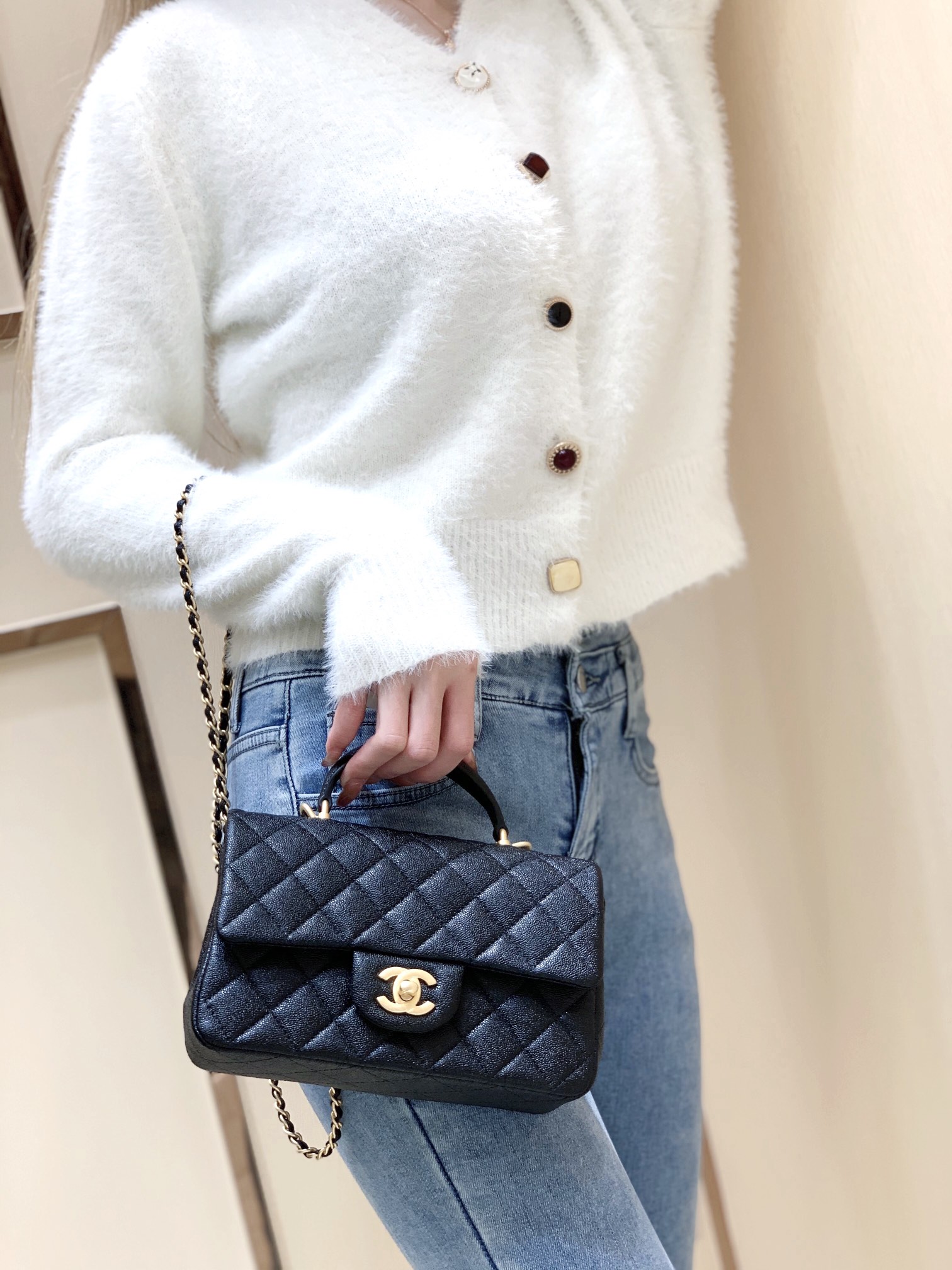 Chanel 经典之CF大mini带手腕版本 AS2431黑色