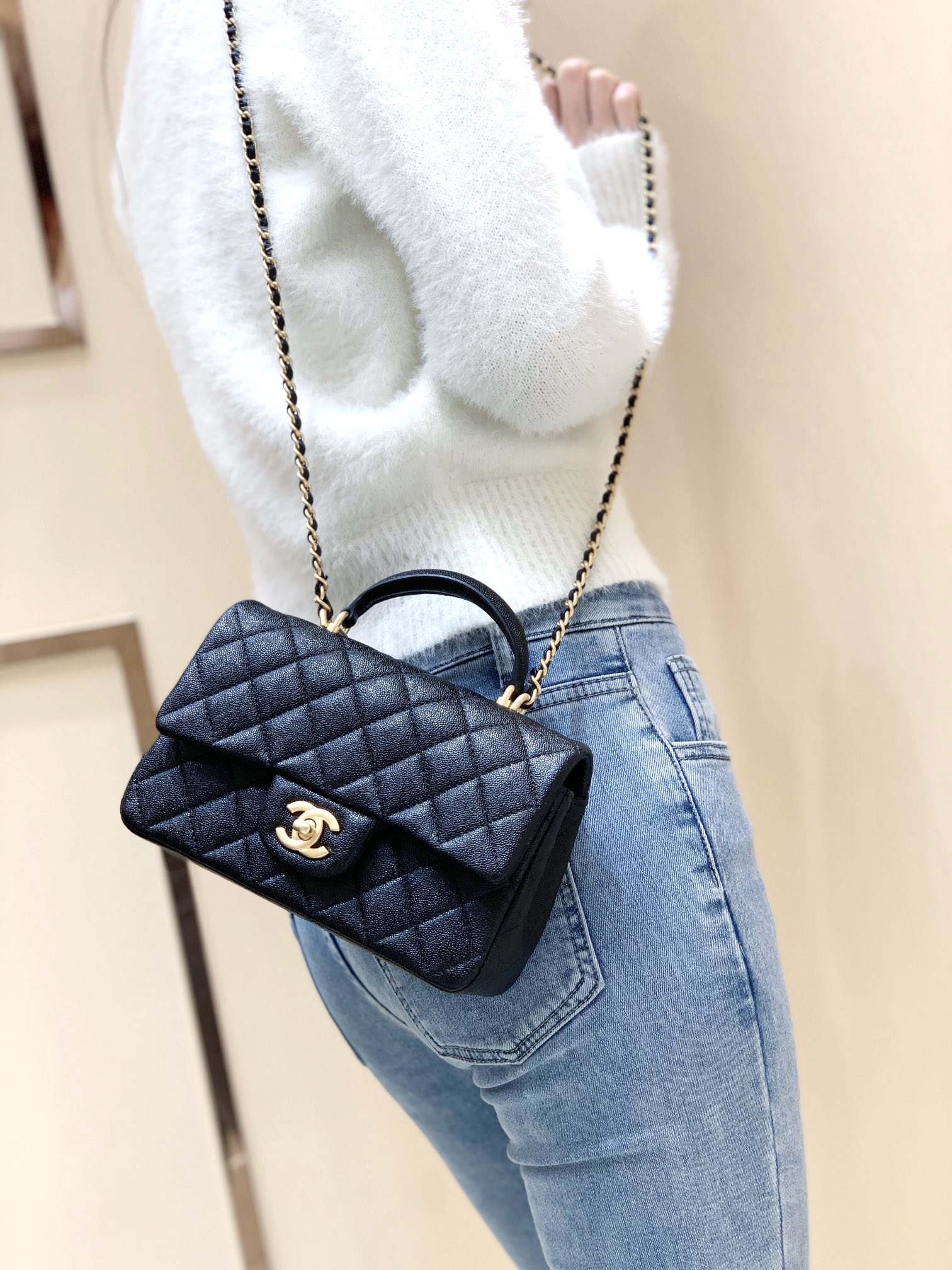 Chanel 经典之CF大mini带手腕版本 AS2431黑色