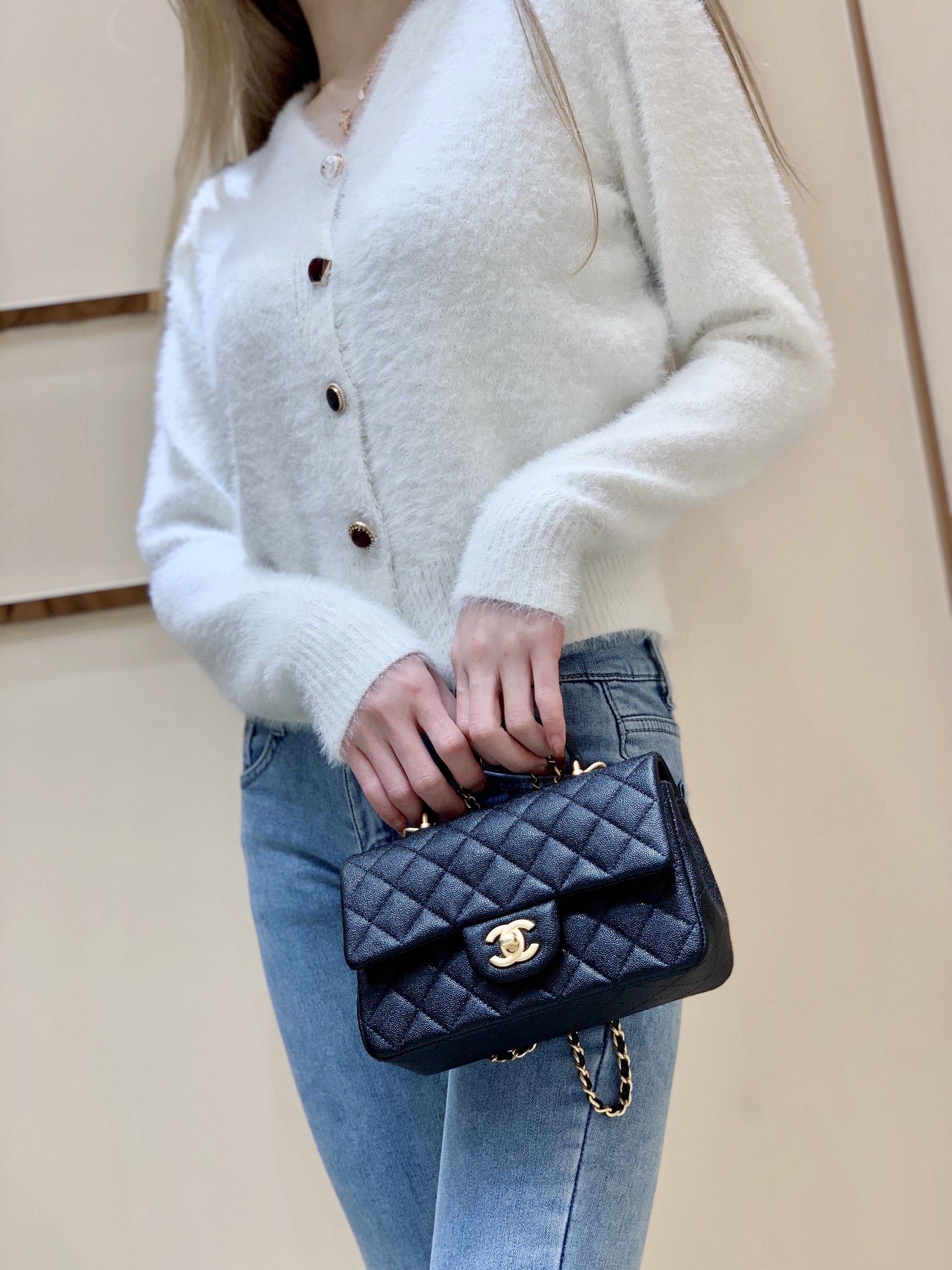 Chanel 经典之CF大mini带手腕版本 AS2431黑色