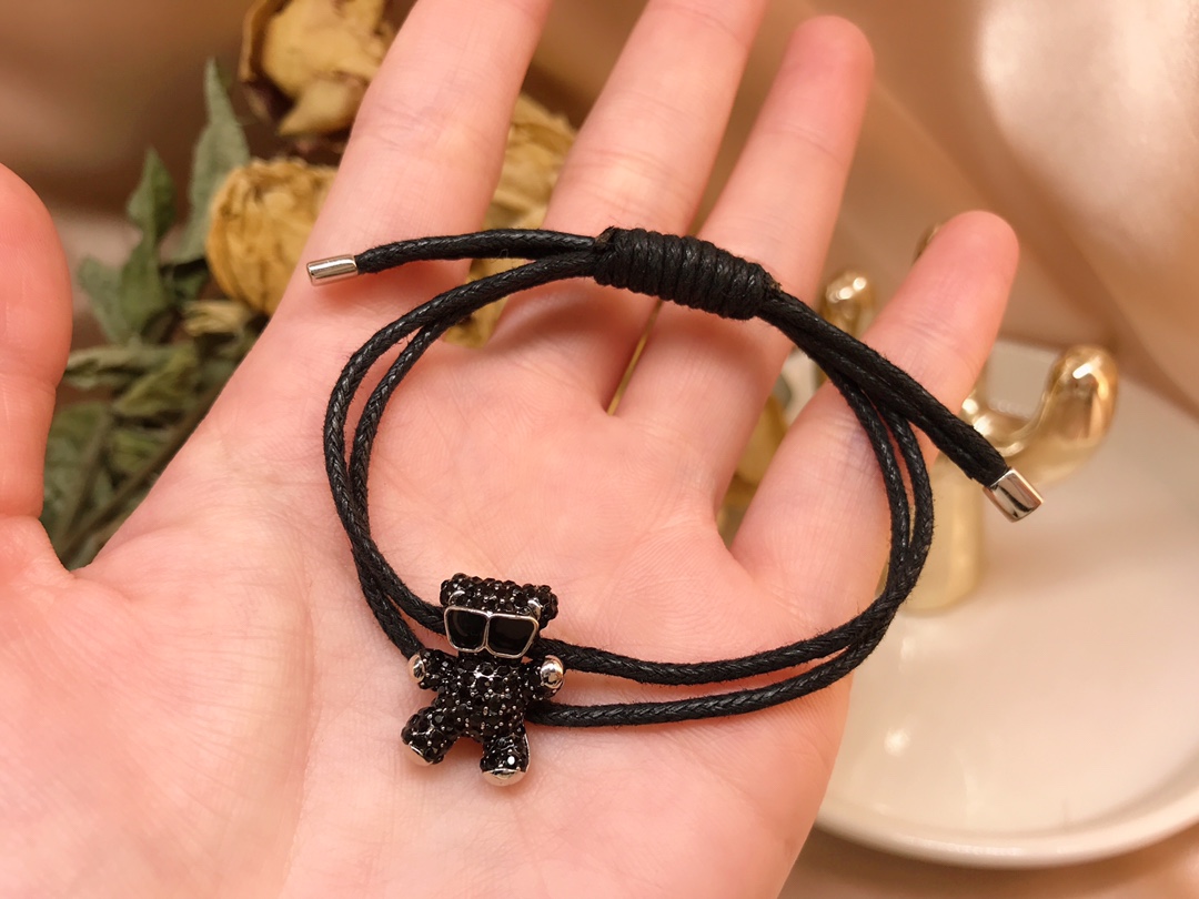 NO:881579,[New Product] Swarovski's new TEDDY sparkling sunglasses Teddy Black Bear Heartbeat Bear Bracelet Gift for Men and Women, Swarovski Bracelet, Swarovski, Bracelet19860909【新品】施华洛世奇新款TEDDY 闪耀墨镜泰迪黑熊 心动小熊 男女款手链礼物,施华手链,swarovski,bracelet,Jewelry
