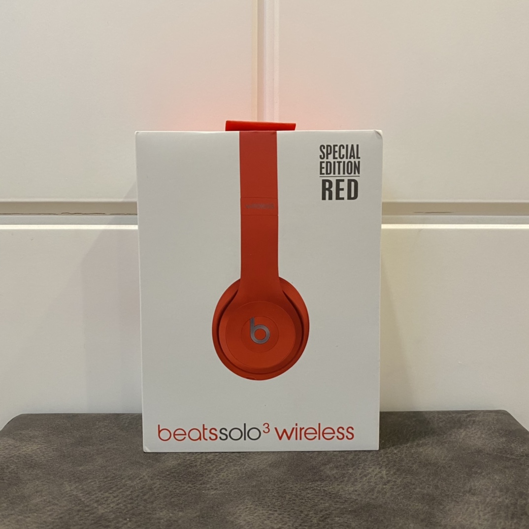 本地批💰50 利润自己加 BeaStudio3 头戴式无线蓝牙耳机 高配版 13个配色 苹果手机带弹窗连接 hifi音质 佩戴舒适,不压迫耳朵。 高性价比,绝对的装b神器,音质直逼千元神机 超长待机,充电100分钟。可持续使7个小时 支持ios/mac/安卓手机 可插线电脑使用 手机连接显示耳机标志和蓝牙型号,弓形部位带logo,两边带