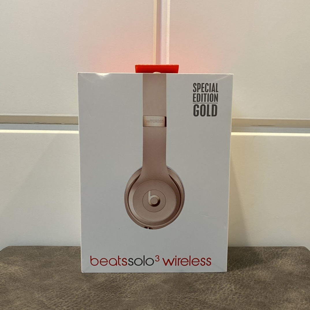 本地批💰50 利润自己加 BeaStudio3 头戴式无线蓝牙耳机 高配版 13个配色 苹果手机带弹窗连接 hifi音质 佩戴舒适,不压迫耳朵。 高性价比,绝对的装b神器,音质直逼千元神机 超长待机,充电100分钟。可持续使7个小时 支持ios/mac/安卓手机 可插线电脑使用 手机连接显示耳机标志和蓝牙型号,弓形部位带logo,两边带