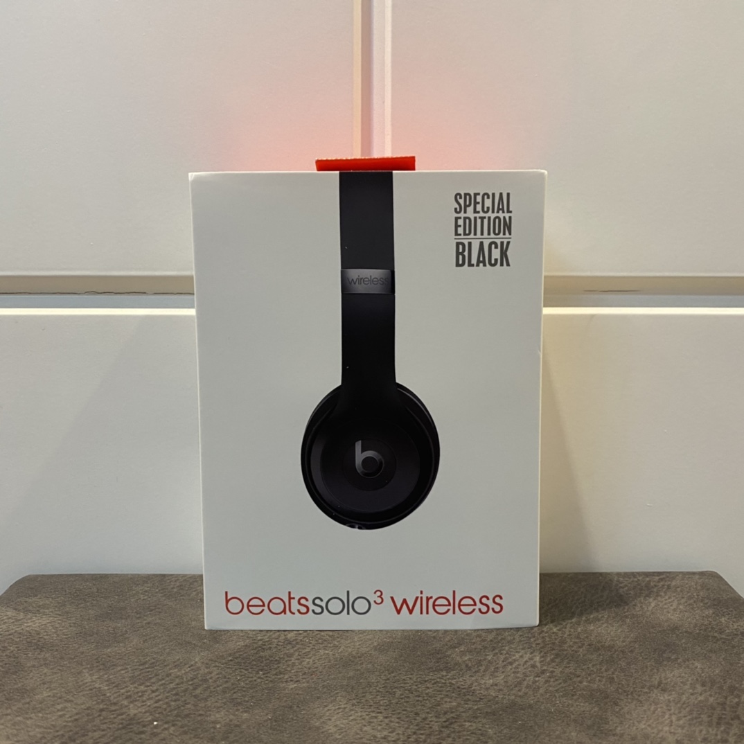 本地批💰50 利润自己加 BeaStudio3 头戴式无线蓝牙耳机 高配版 13个配色 苹果手机带弹窗连接 hifi音质 佩戴舒适，不压迫耳朵。 高性价比，绝对的装b神器，音质直逼千元神机 超长待机，充电100分钟。可持续使7个小时 支持ios/mac/安卓手机 可插线电脑使用 手机连接显示耳机标志和蓝牙型号，弓形部位带logo,两边带