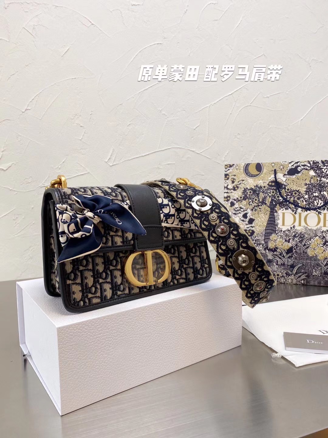 迪奥蒙田包包配罗马肩带款 🅿️310
原单专柜品质 折叠礼盒包装✈️
原版 DIOR Camp 30 新款蒙田包
规格:24*16.8*8cm