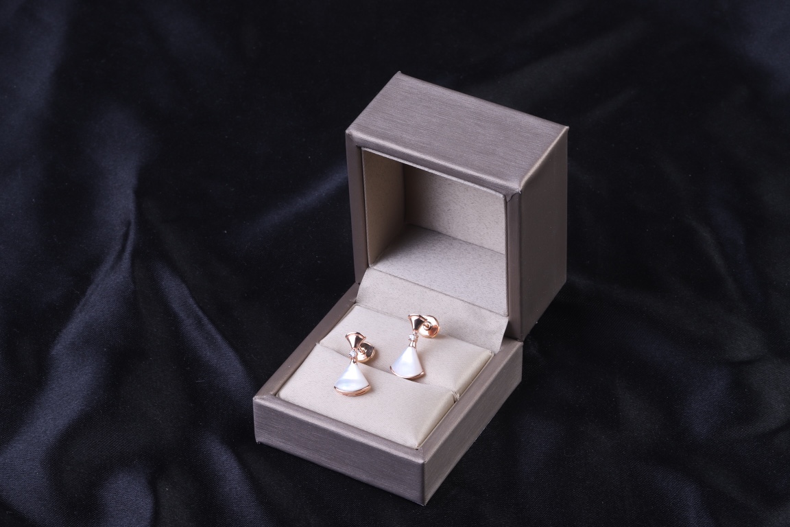 Bvlgari Earrings White Mother of Pearl Fan