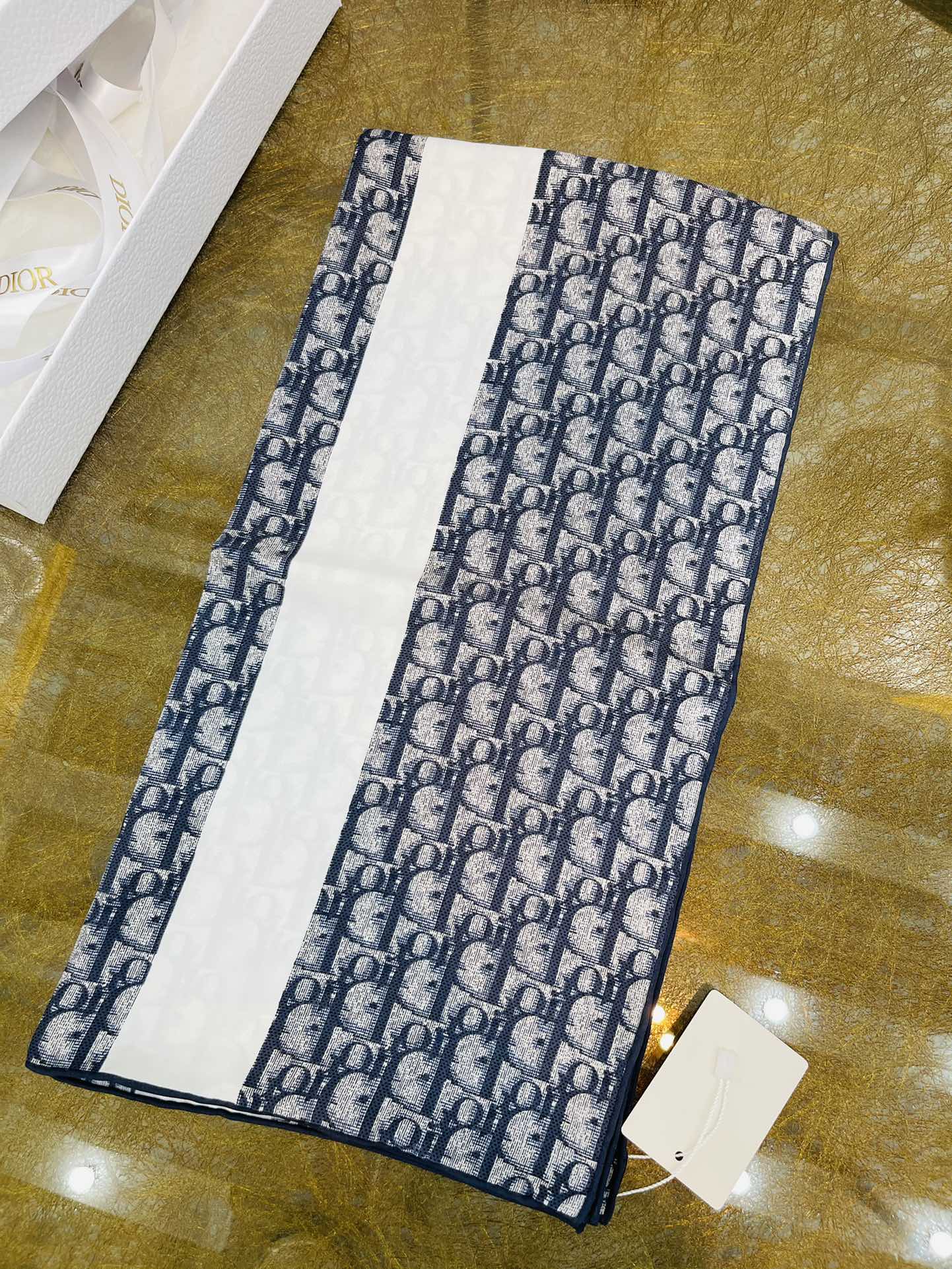 Dior迪奥砂洗工艺100%真丝围巾