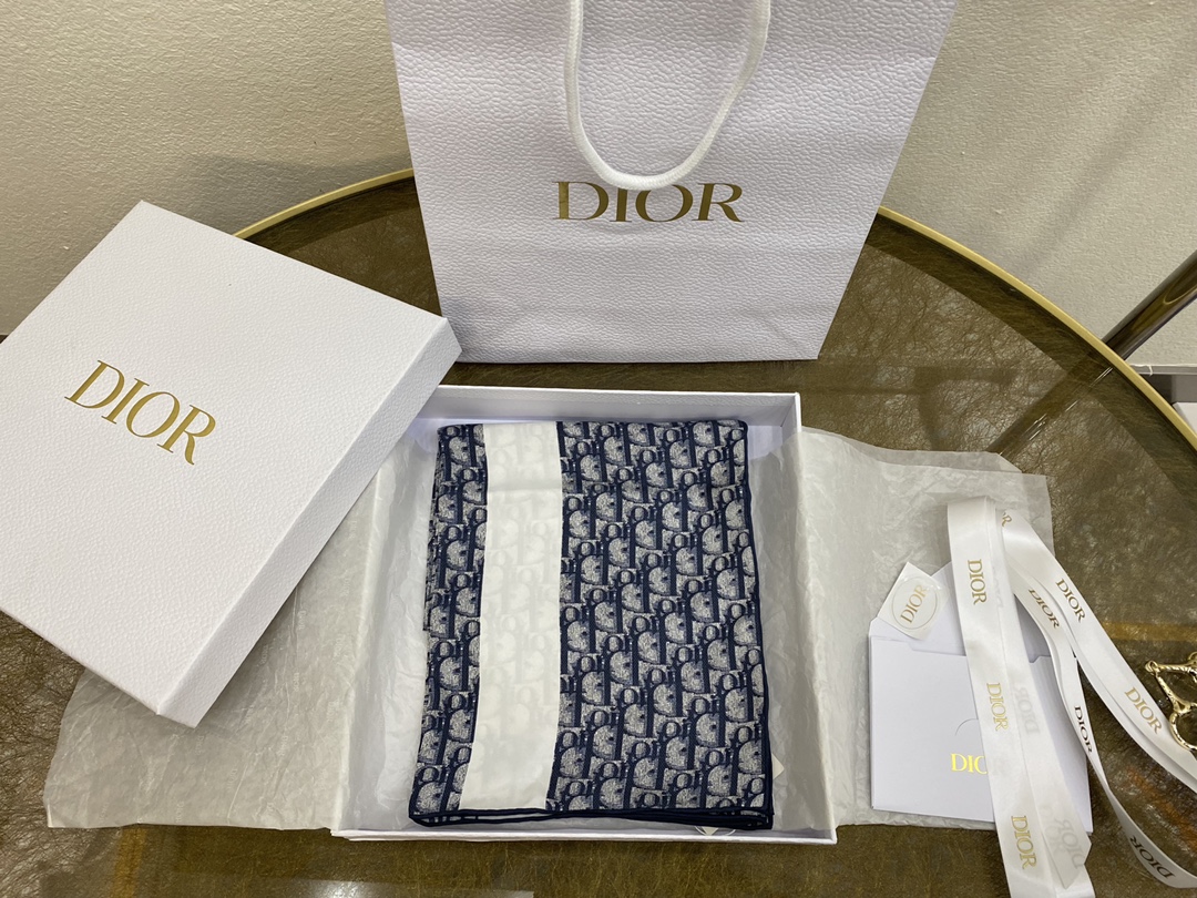 Dior迪奥砂洗工艺100%真丝围巾