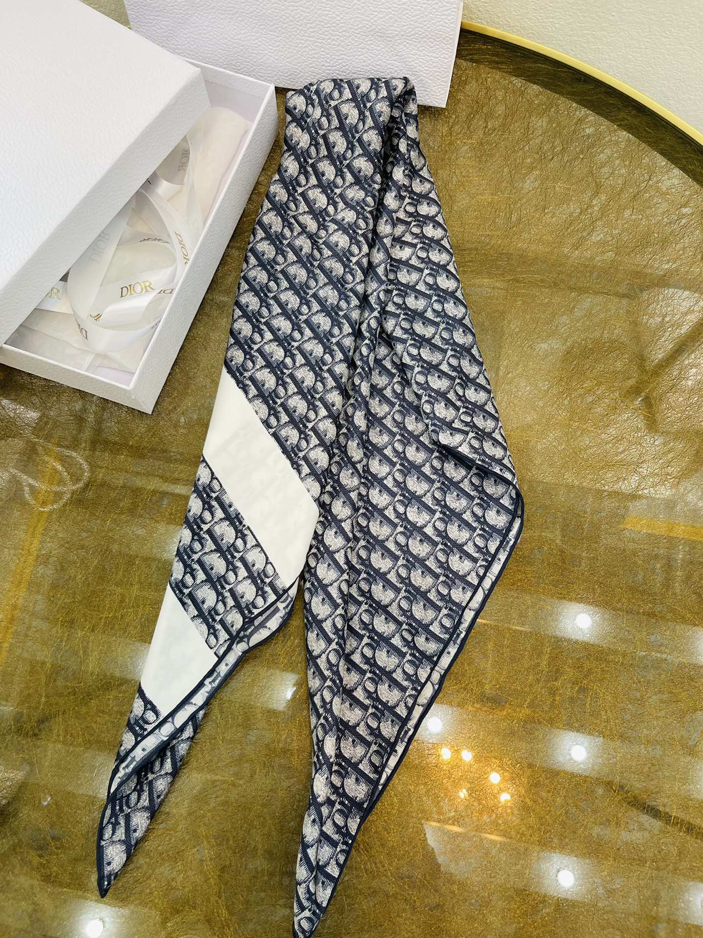 Dior迪奥砂洗工艺100%真丝围巾