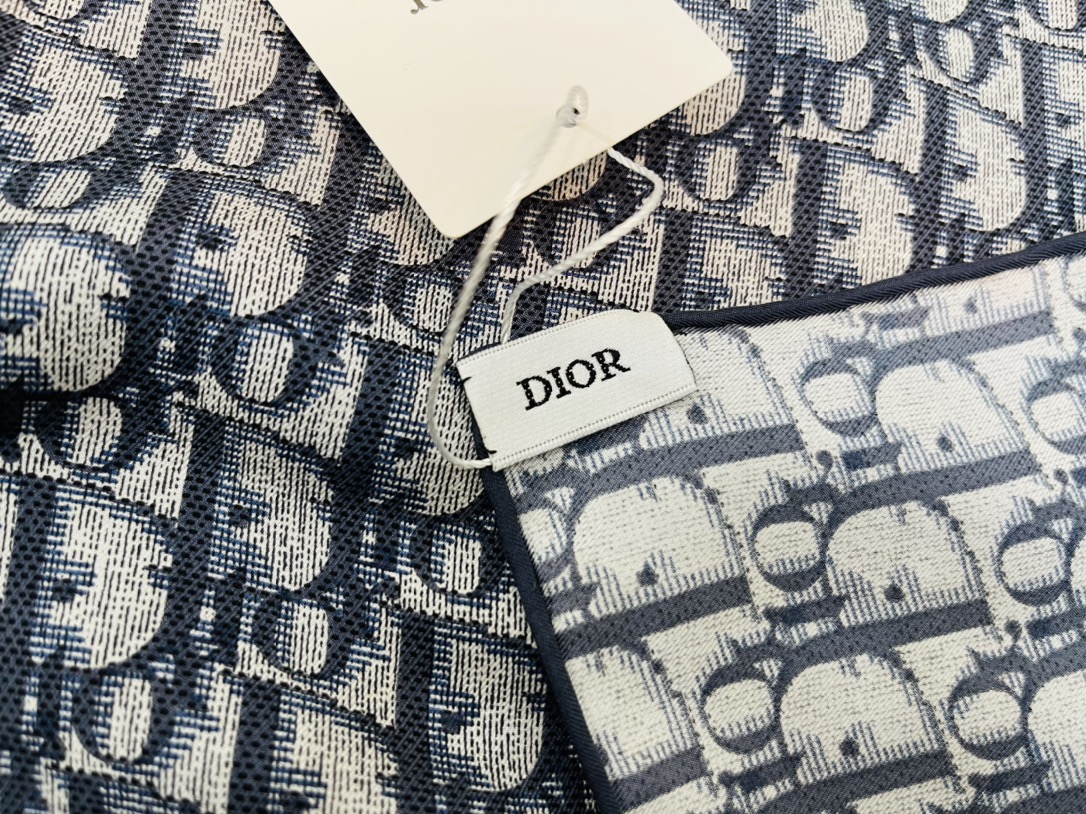Dior迪奥砂洗工艺100%真丝围巾