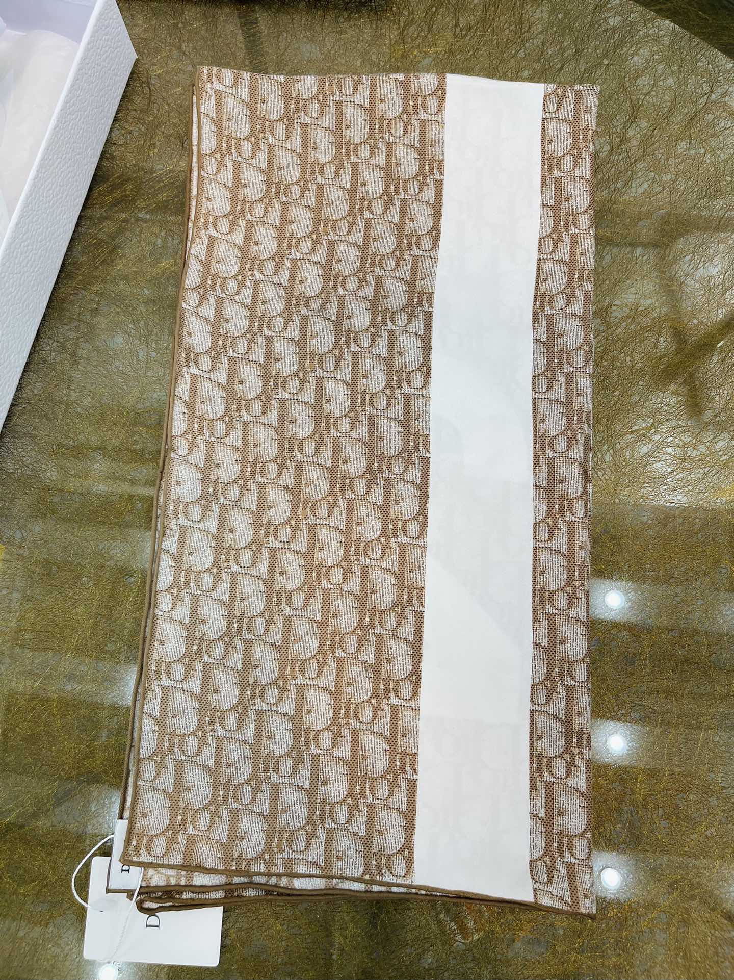 Dior迪奥砂洗工艺100%真丝围巾