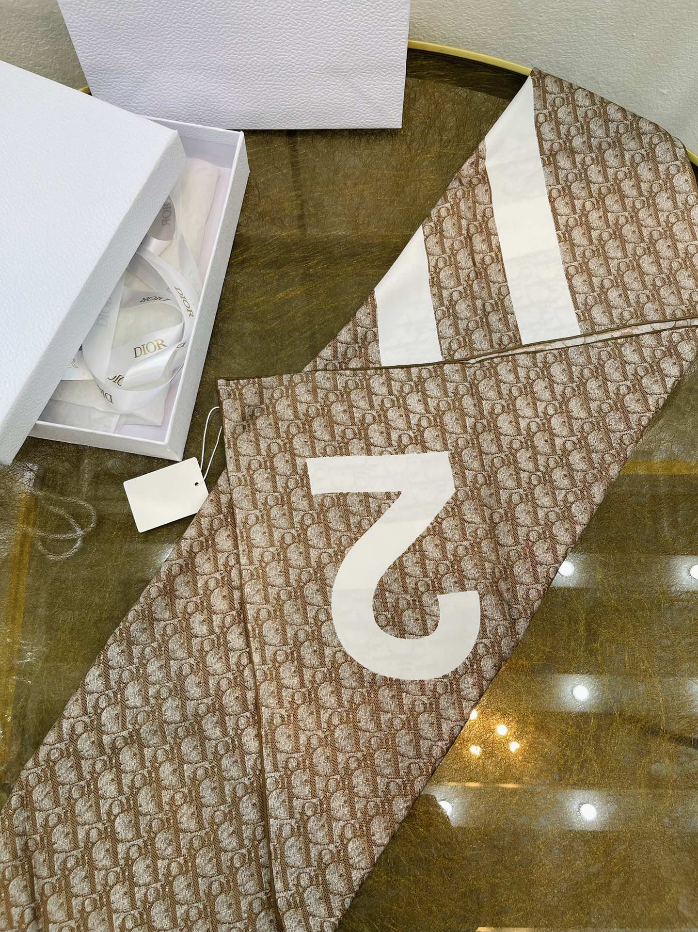 Dior迪奥砂洗工艺100%真丝围巾